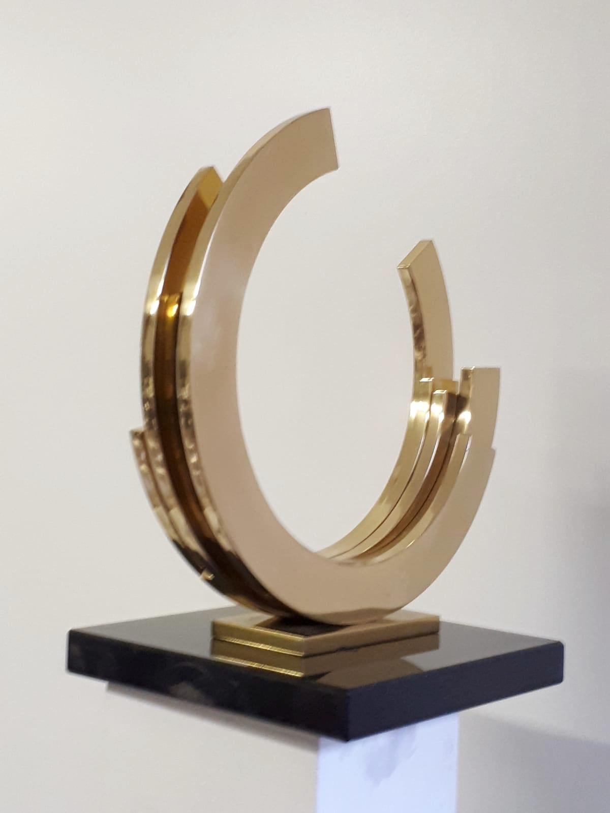Golden Sphere by Kuno Vollet - Contemporary circular Brass sculpture For Sale 5