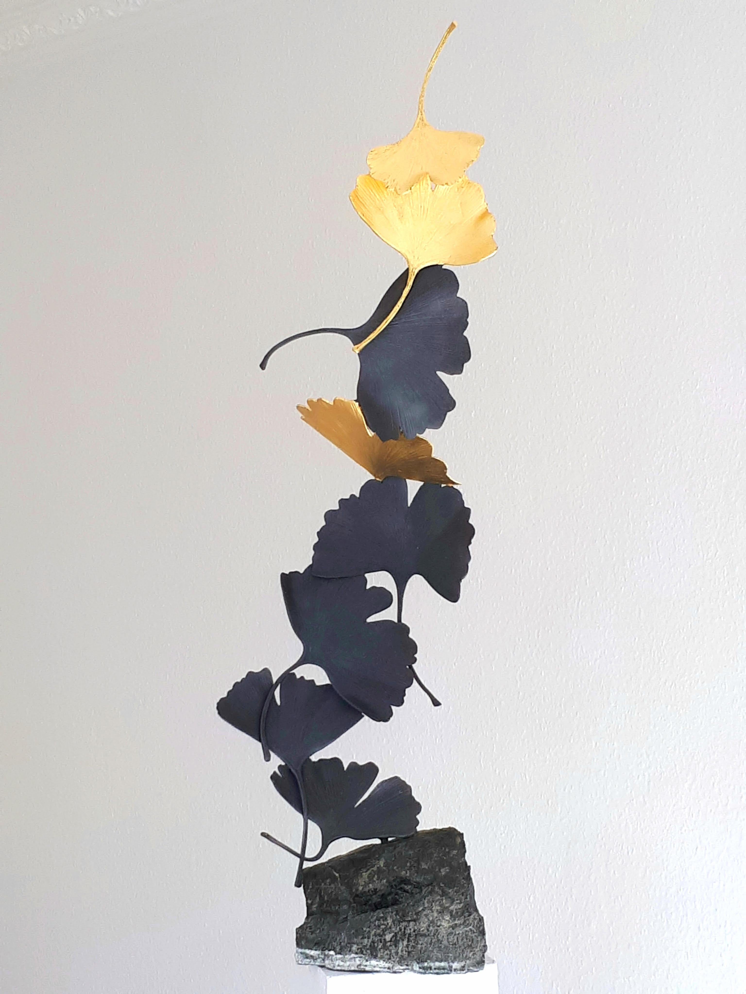 Gingko grigio e oro di Kuno Vollet Scultura contemporanea in bronzo su granito in vendita 2