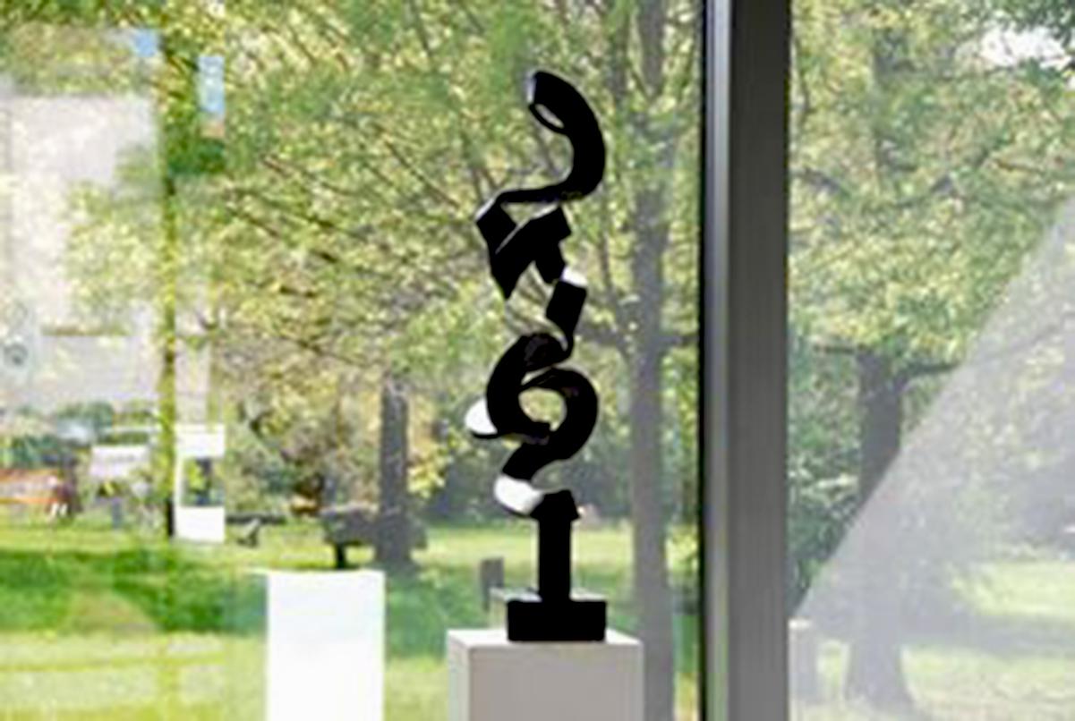 High Schwerelos by Kuno Vollet - Hohe Contemporary Schwarze Bronzeskulptur im Angebot 4
