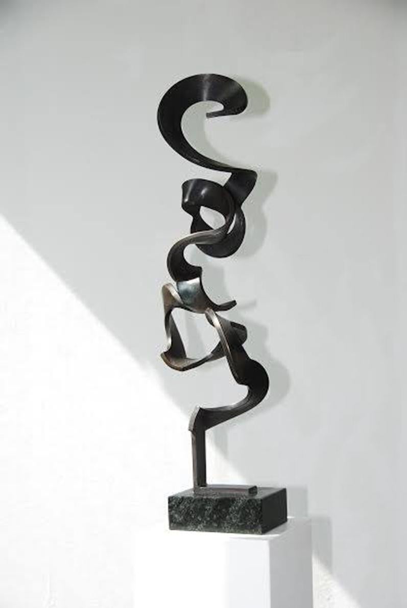 High Schwerelos by Kuno Vollet - Tall Contemporary Black bronze sculpture 2