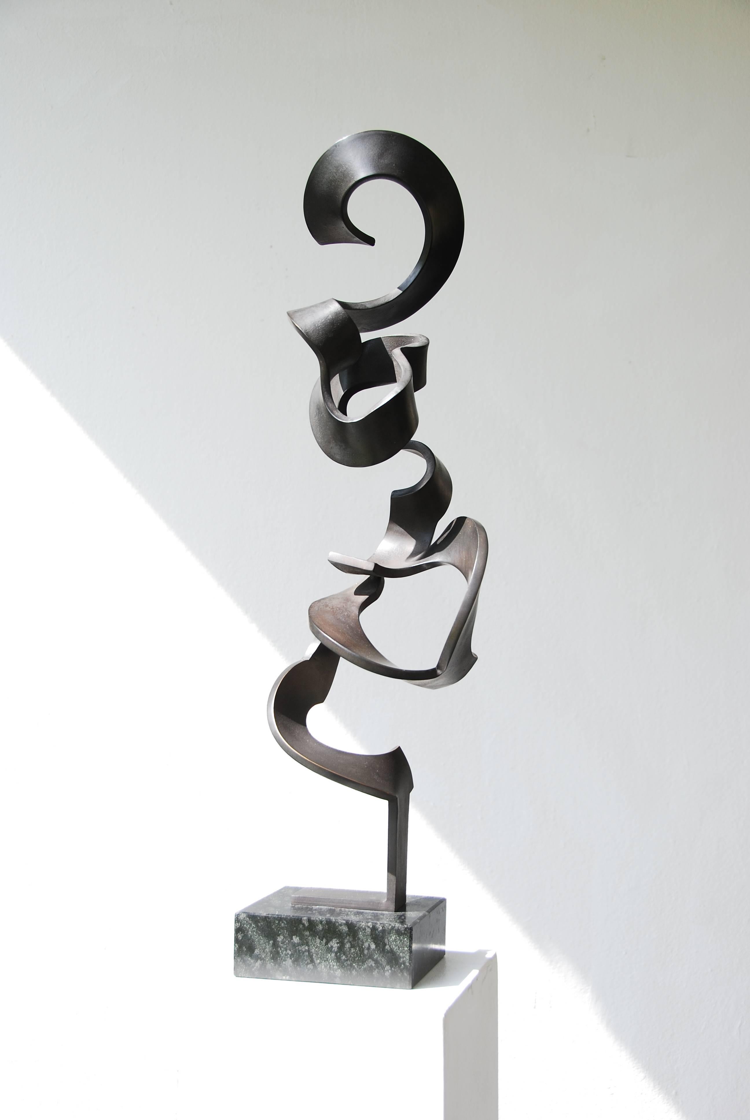High Schwerelos by Kuno Vollet - Tall Contemporary Black bronze sculpture