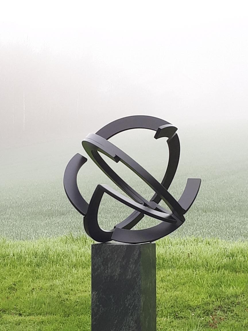 Intertwined by Kuno Vollet - Contemporary Circular Steel sculpture  For Sale 1