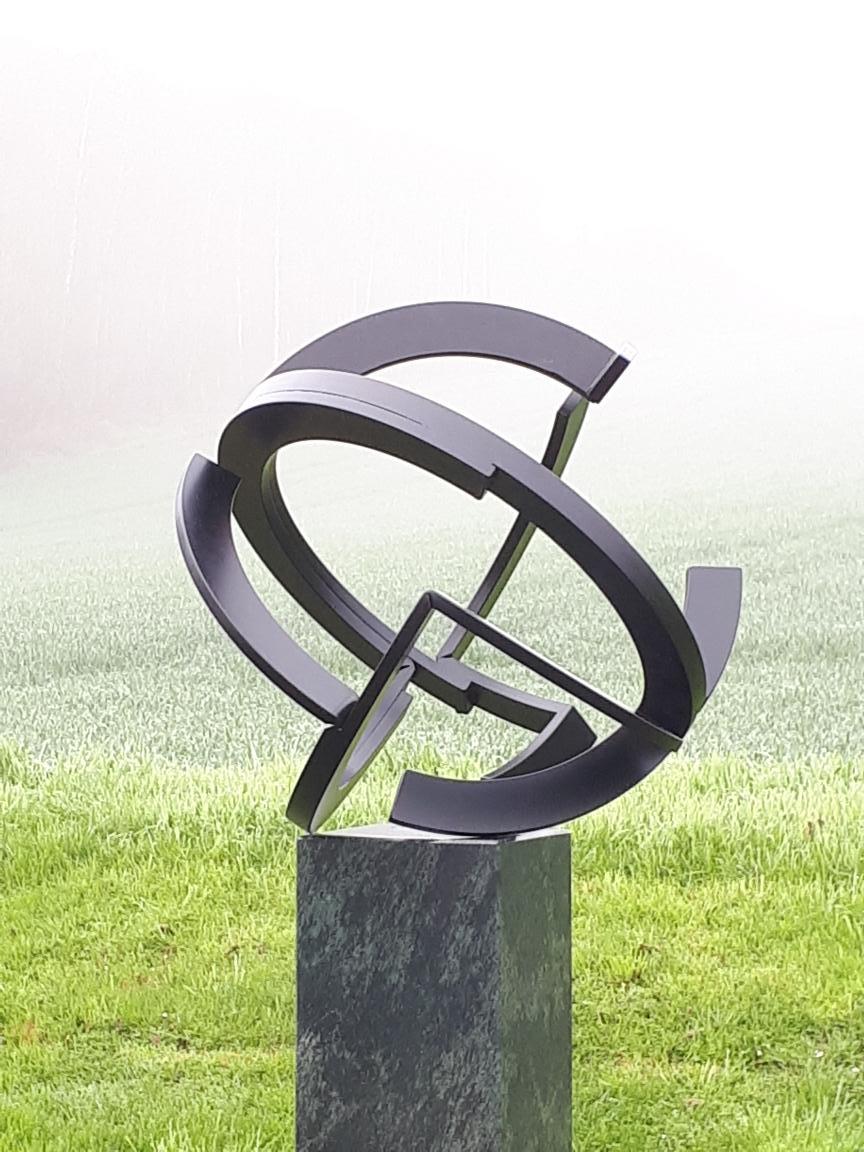 Intertwined by Kuno Vollet - Contemporary Circular Steel sculpture  For Sale 2