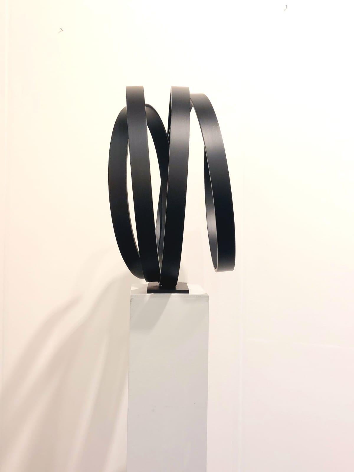 Órbita negra grande de Kuno Vollet - Escultura orbital redonda contemporánea grande en venta 2
