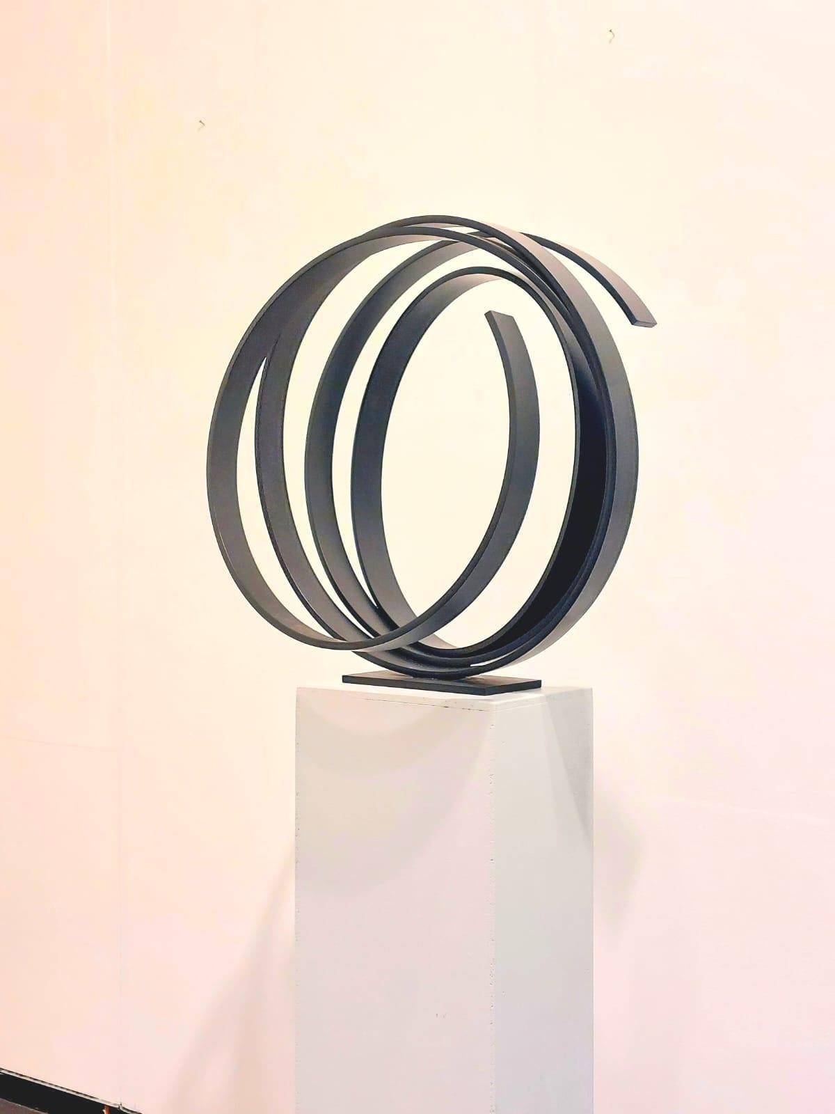 Órbita negra grande de Kuno Vollet - Escultura orbital redonda contemporánea grande en venta 3