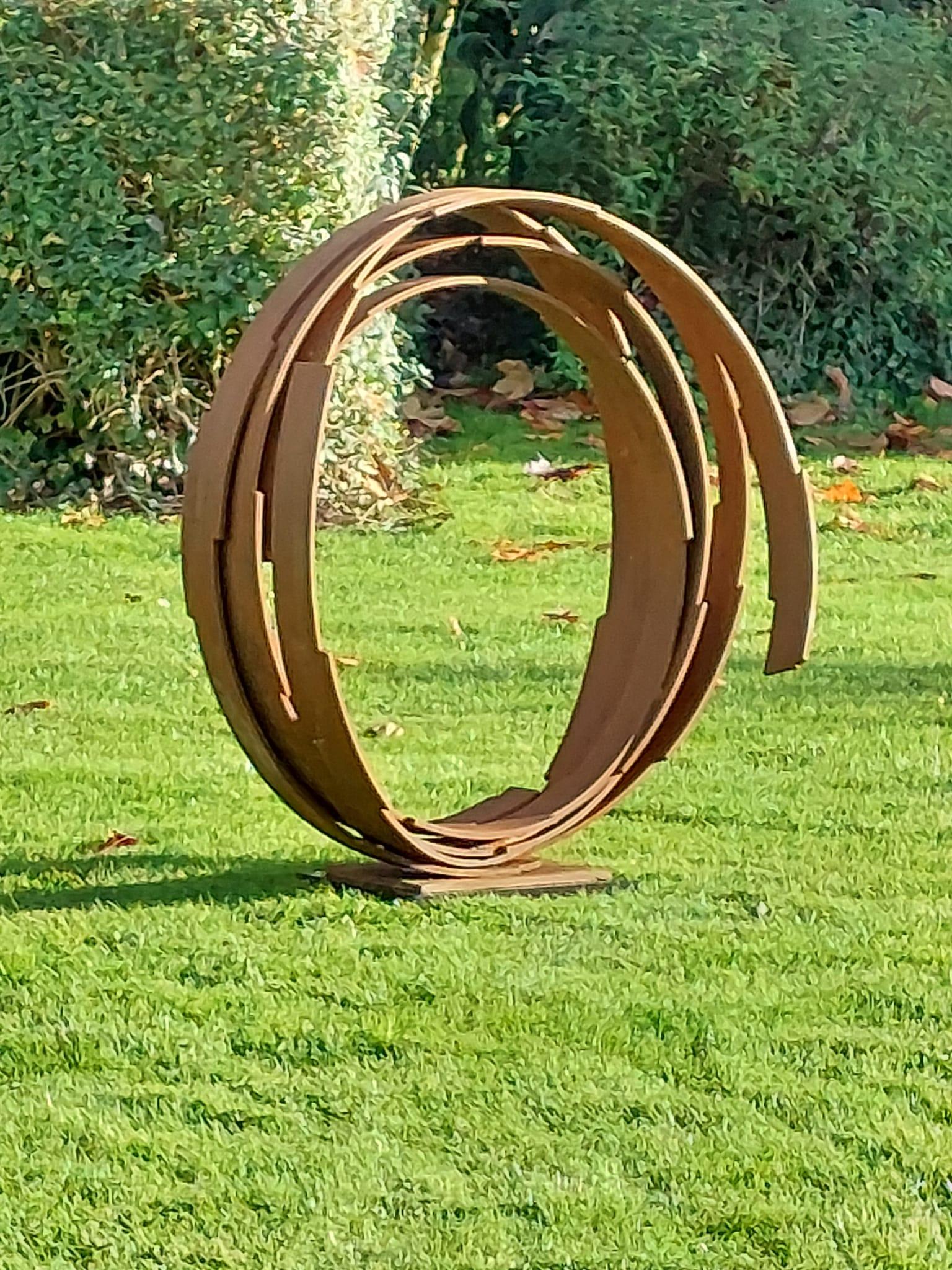 Large Orbit von Kuno Vollet - Zeitgenössische Skulptur aus rostigem Stahl für den Außenbereich im Angebot 3