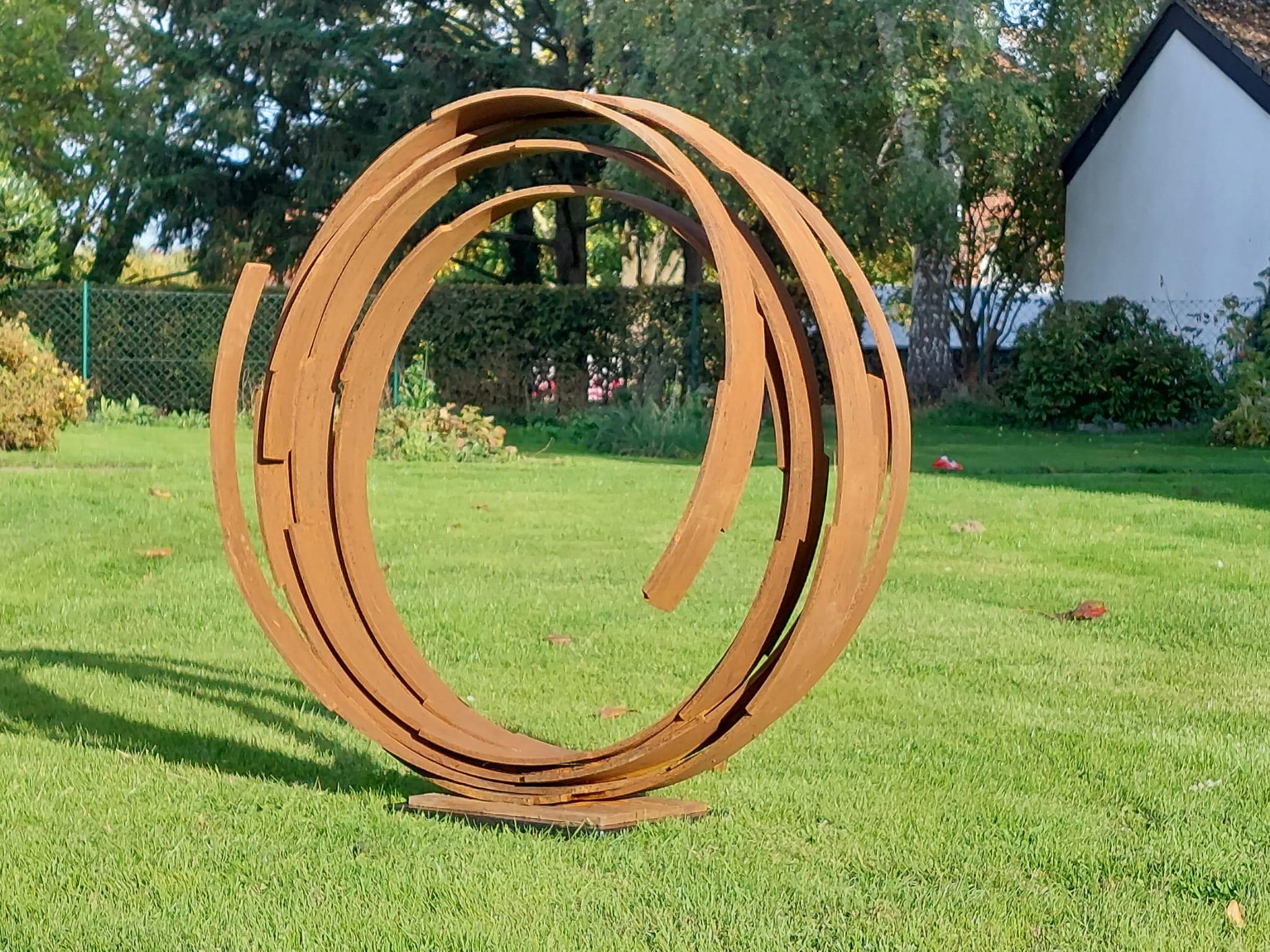 Large Orbit by Kuno Vollet - Contemporary Rusted Steel sculpture for Outdoors For Sale 3
