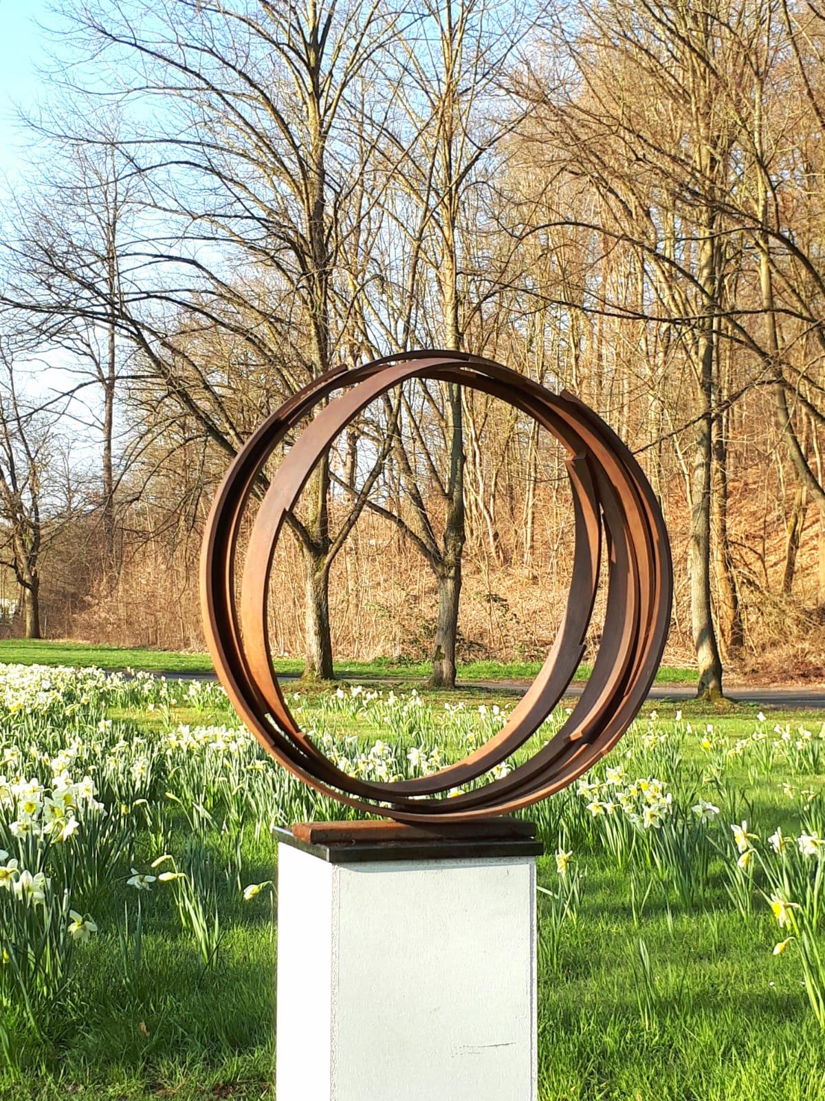 Large Orbit von Kuno Vollet - Zeitgenössische Skulptur aus rostigem Stahl für den Außenbereich im Angebot 8