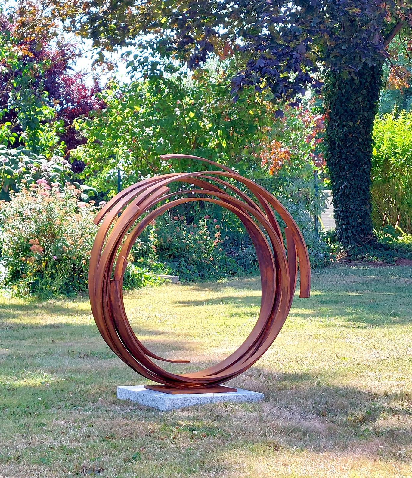 Grande orbite en acier par Kuno Vollet - Sculpture rouillée contemporaine pour l'extérieur en vente 5
