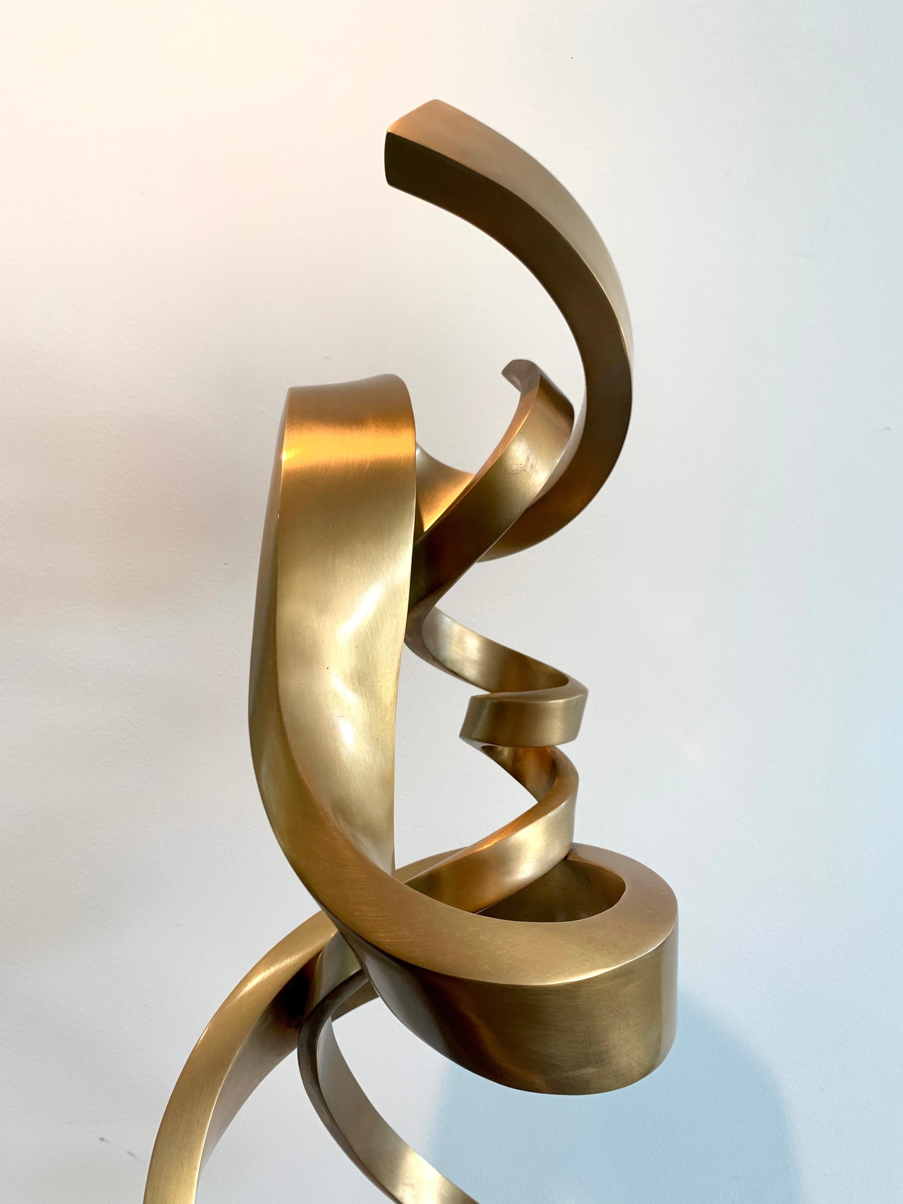 Love’s Bond by Kuno Vollet - Contemporary Golden bronze sculpture 7