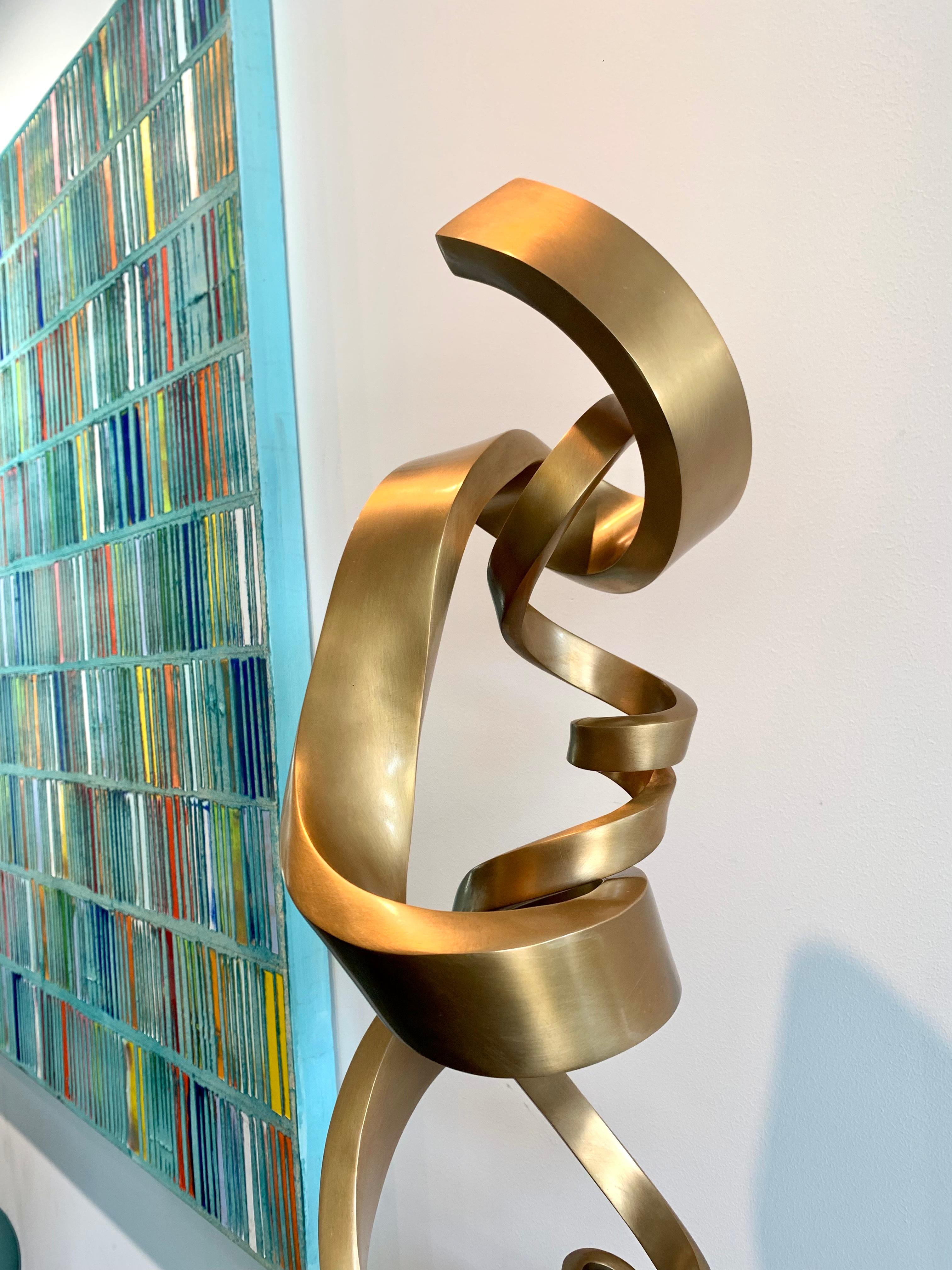 Love’s Bond by Kuno Vollet - Contemporary Golden bronze sculpture 8