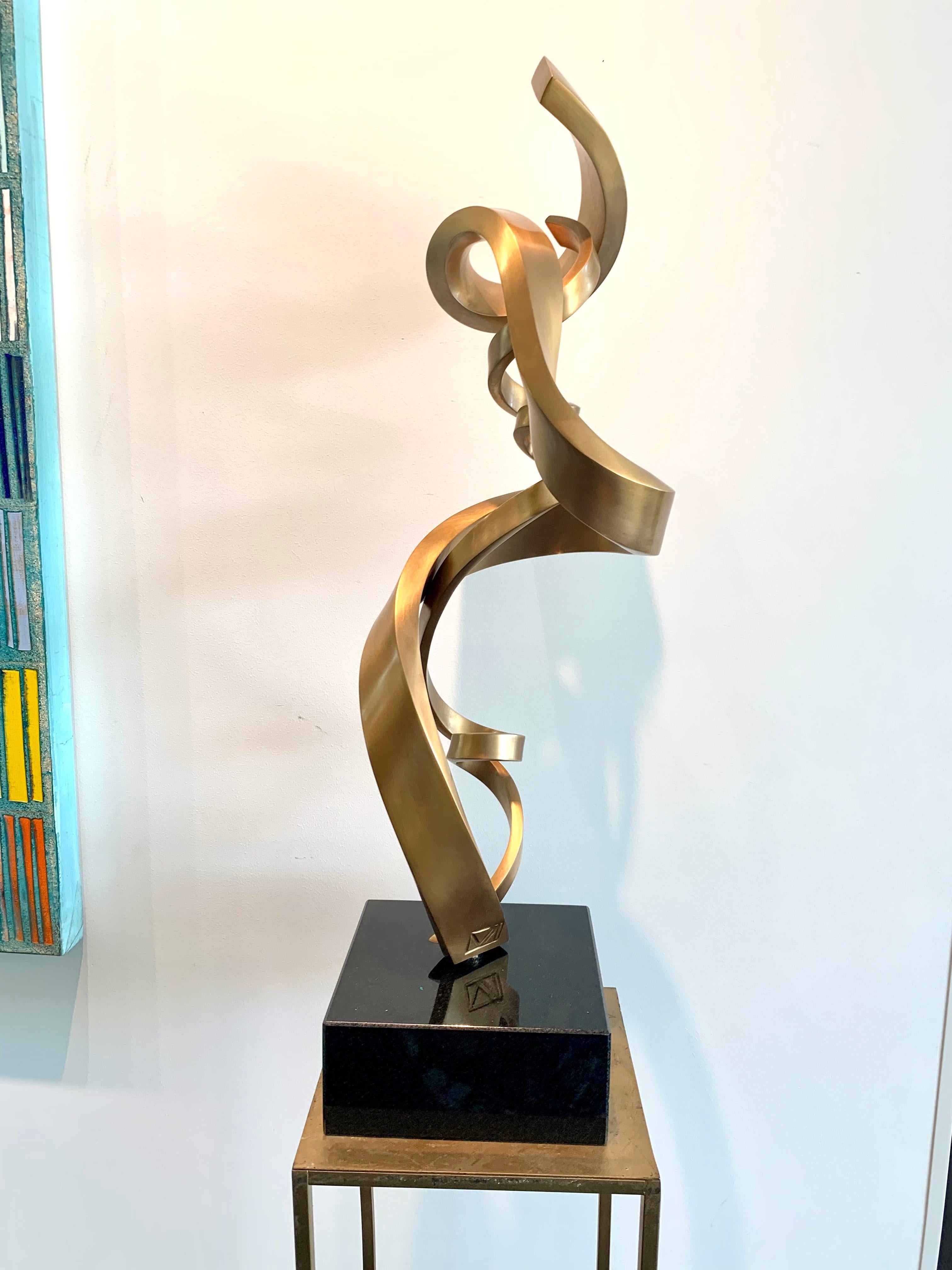 Love’s Bond by Kuno Vollet - Contemporary Golden bronze sculpture 12