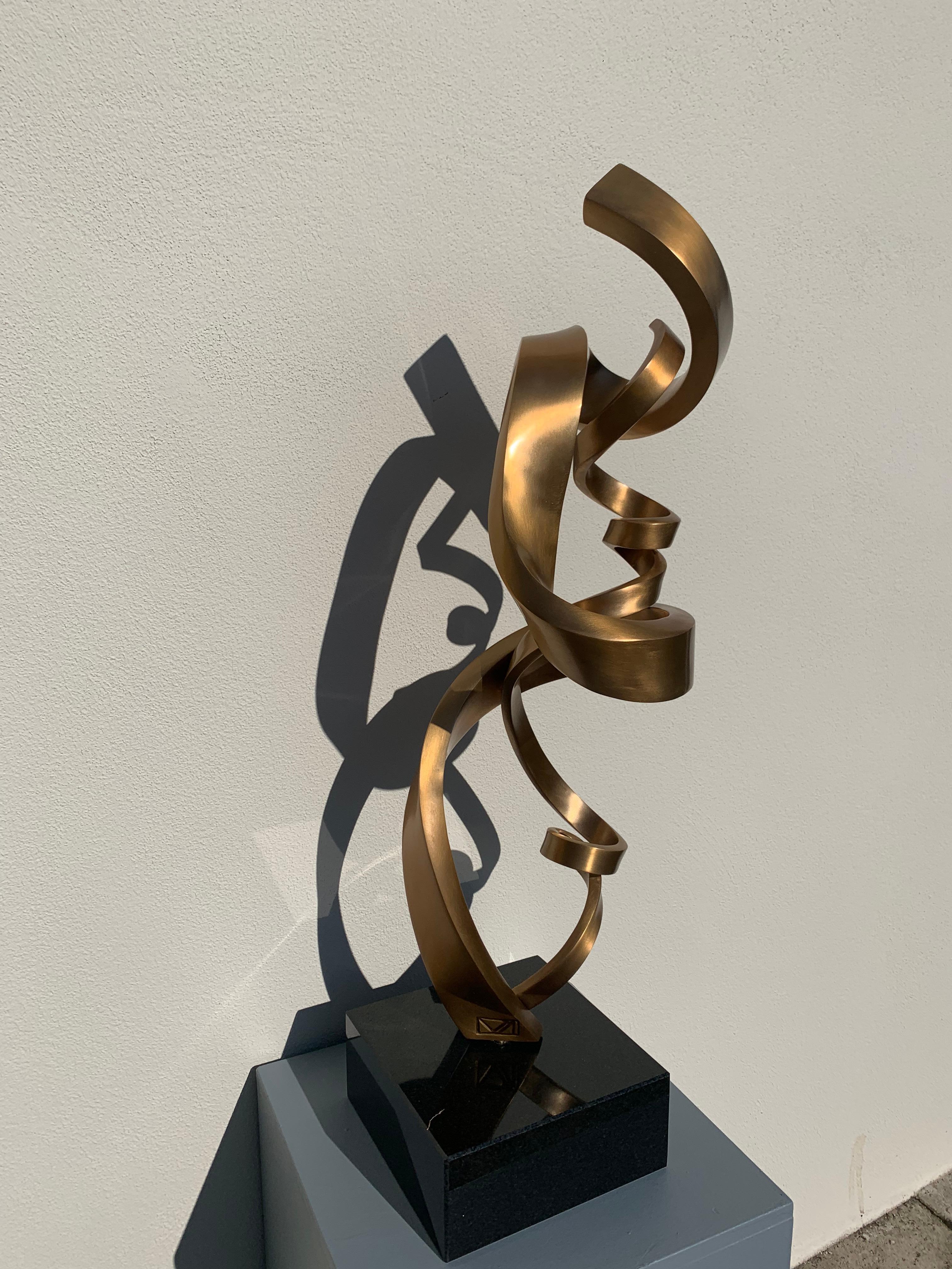 Love’s Bond by Kuno Vollet - Contemporary Golden bronze sculpture 15