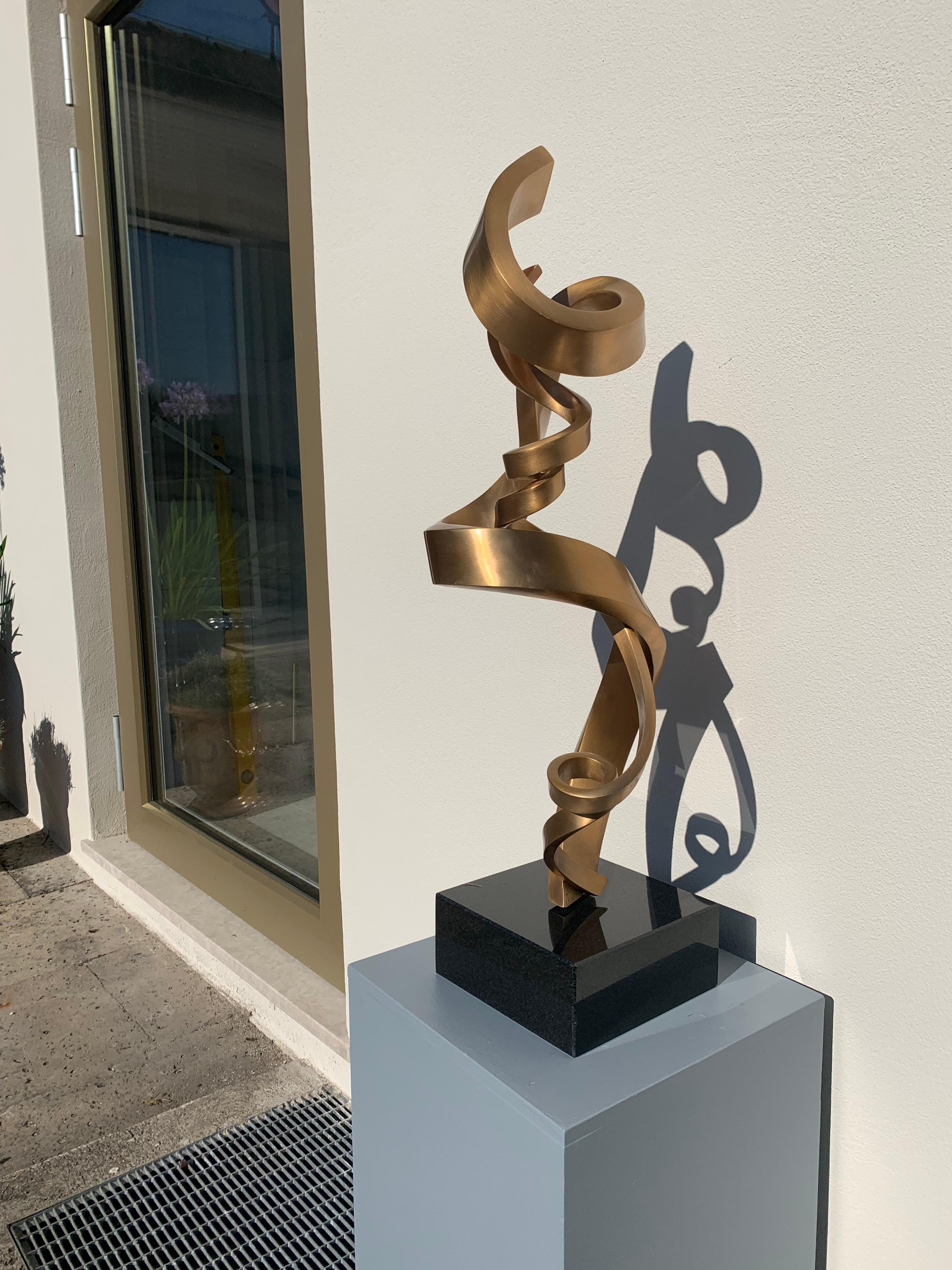 Love’s Bond by Kuno Vollet - Contemporary Golden bronze sculpture 16