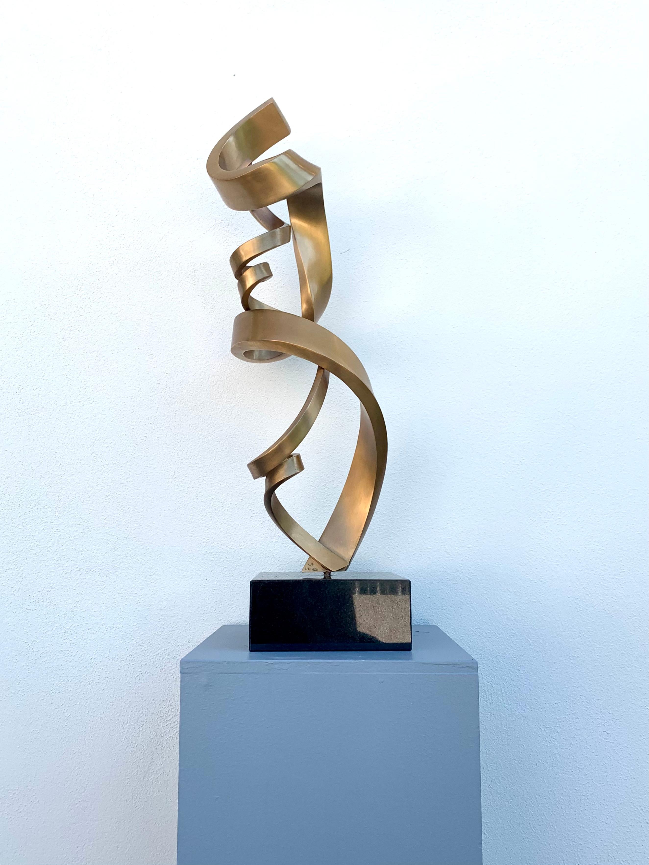 Love’s Bond by Kuno Vollet - Contemporary Golden bronze sculpture 1