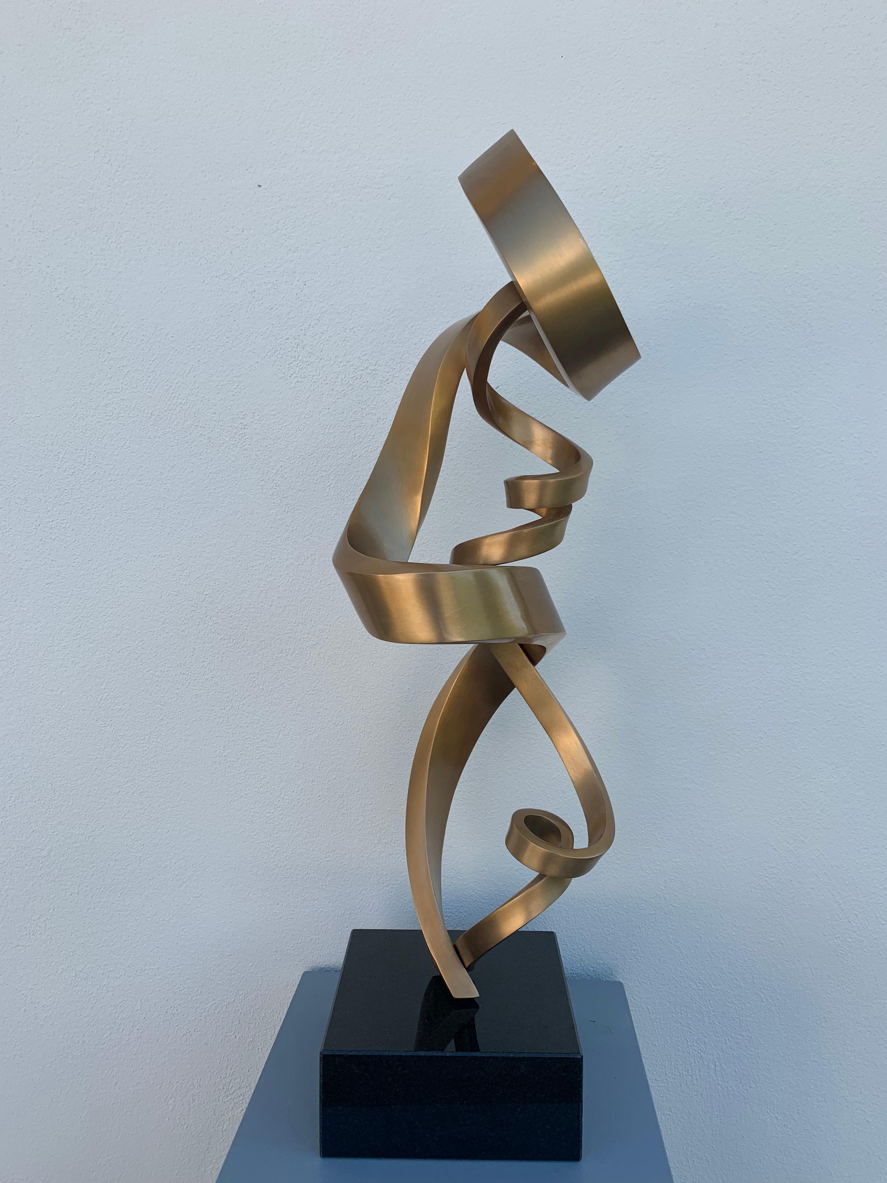 Love’s Bond by Kuno Vollet - Contemporary Golden bronze sculpture 4