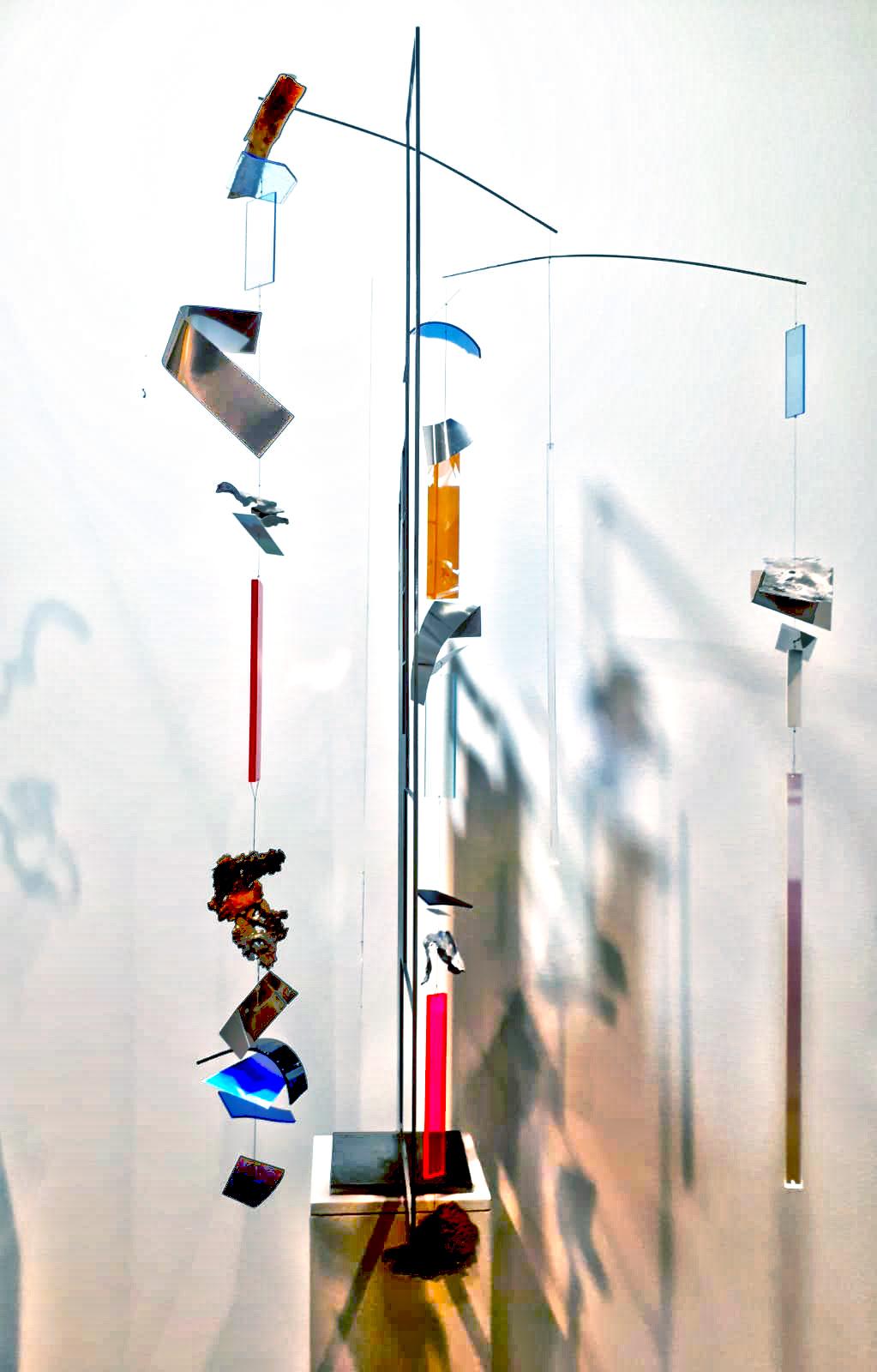 Mobile Bewegungen  Zeitgenössische Skulptur von Kuno Vollet mit beweglichen Teilen 7