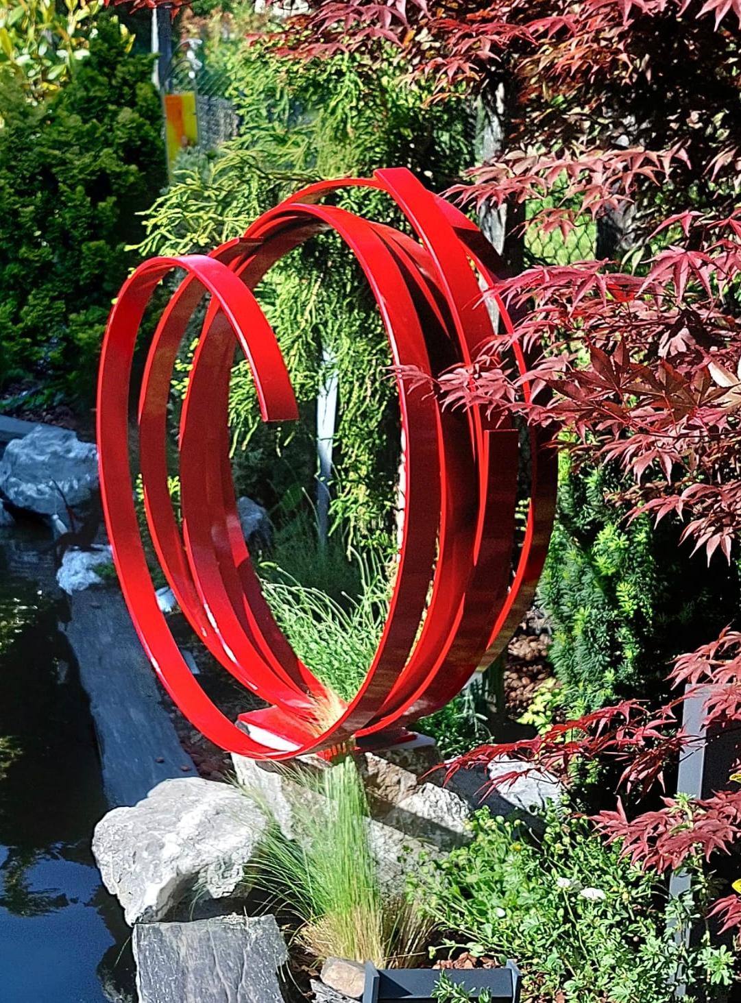 Royal Red Orbit Scultura contemporanea in alluminio per esterni in vendita 3