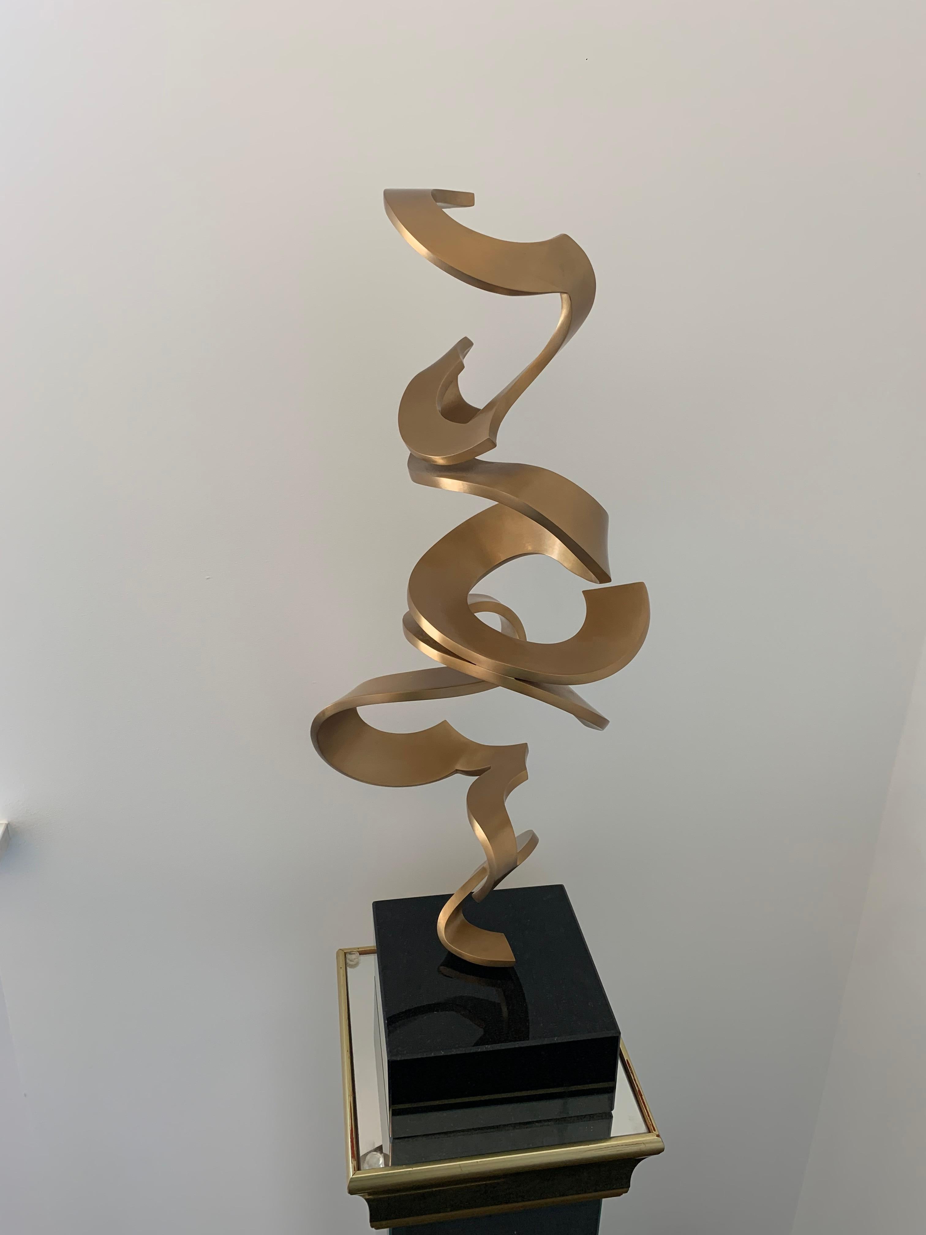 Schwerelos Gold by Kuno Vollet - Contemporary Golden bronze sculpture 9