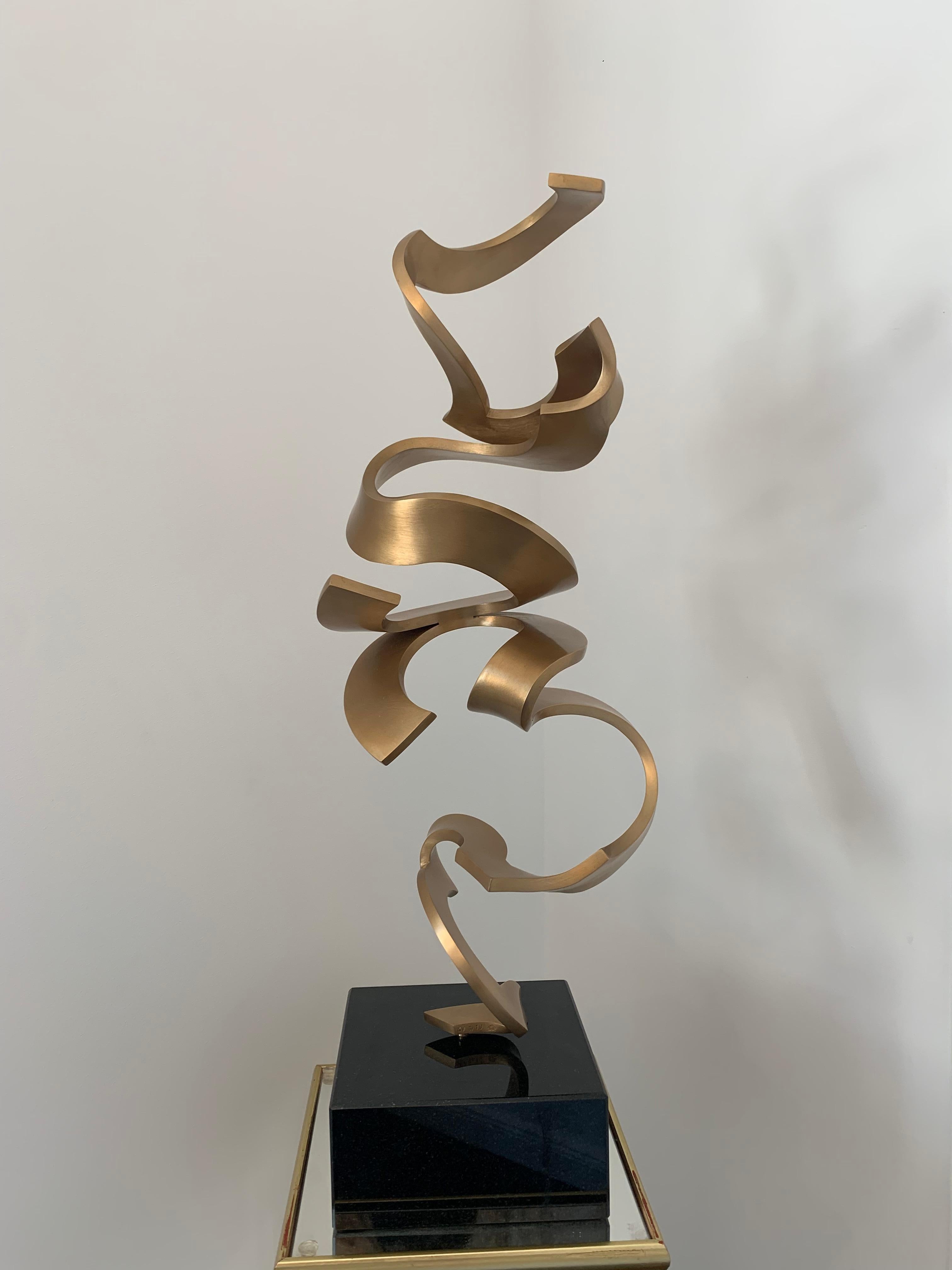 Schwerelos Gold by Kuno Vollet - Contemporary Golden bronze sculpture 12