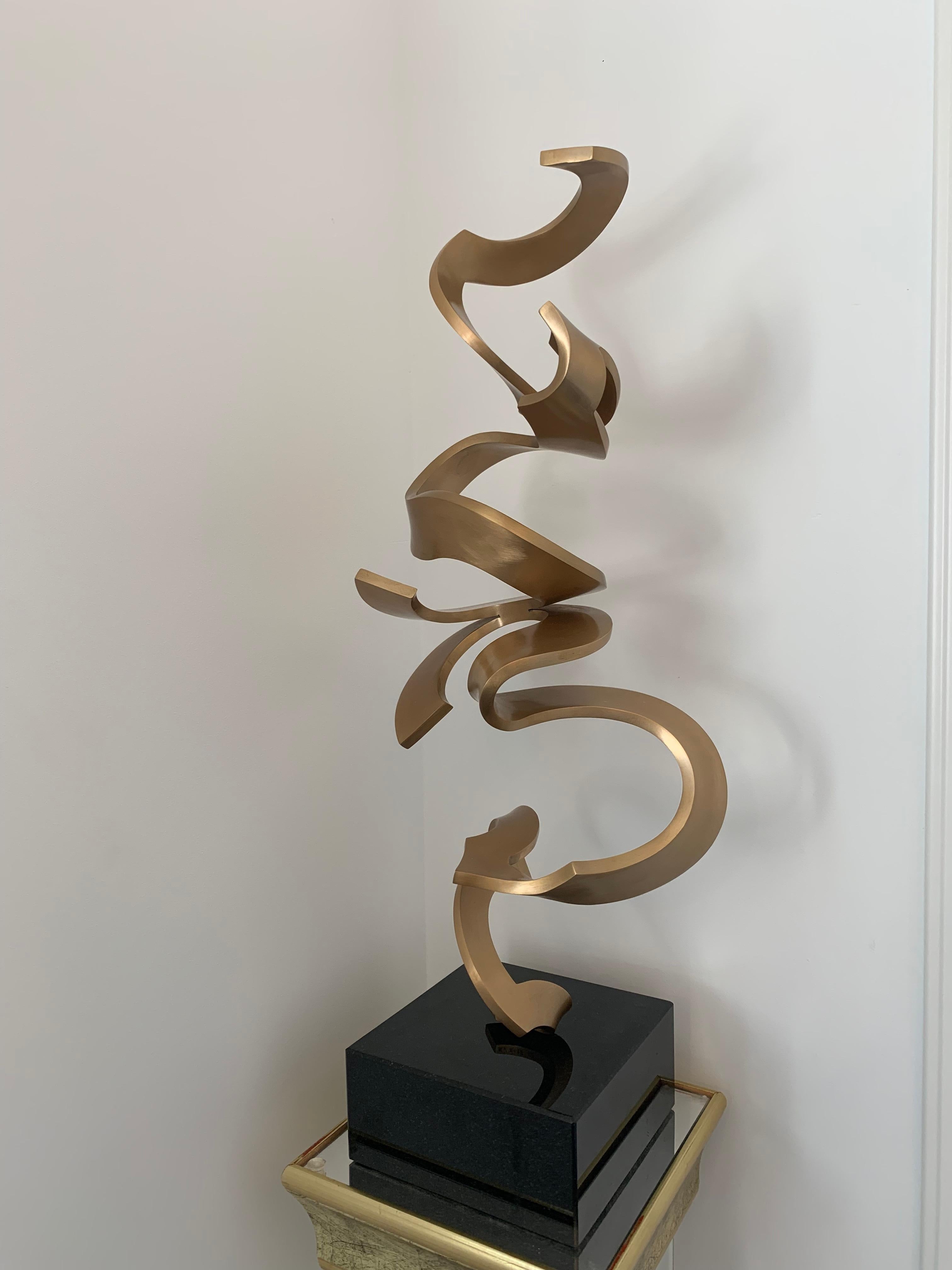 Schwerelos Gold by Kuno Vollet - Contemporary Golden bronze sculpture 13