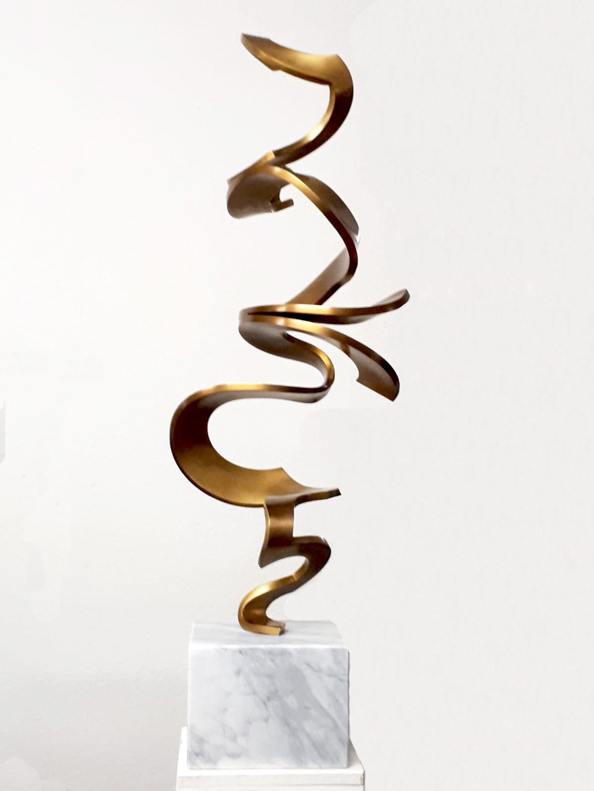 Artist: Kuno Vollet

Title: Schwerelos Gold

Materials: Bronze sculpture with a dark patina on black granite base or white marble

Size: 65cm height of upper sculpture, base: 18 x 18 cm x 8 cm 

Limited Edition of 15
