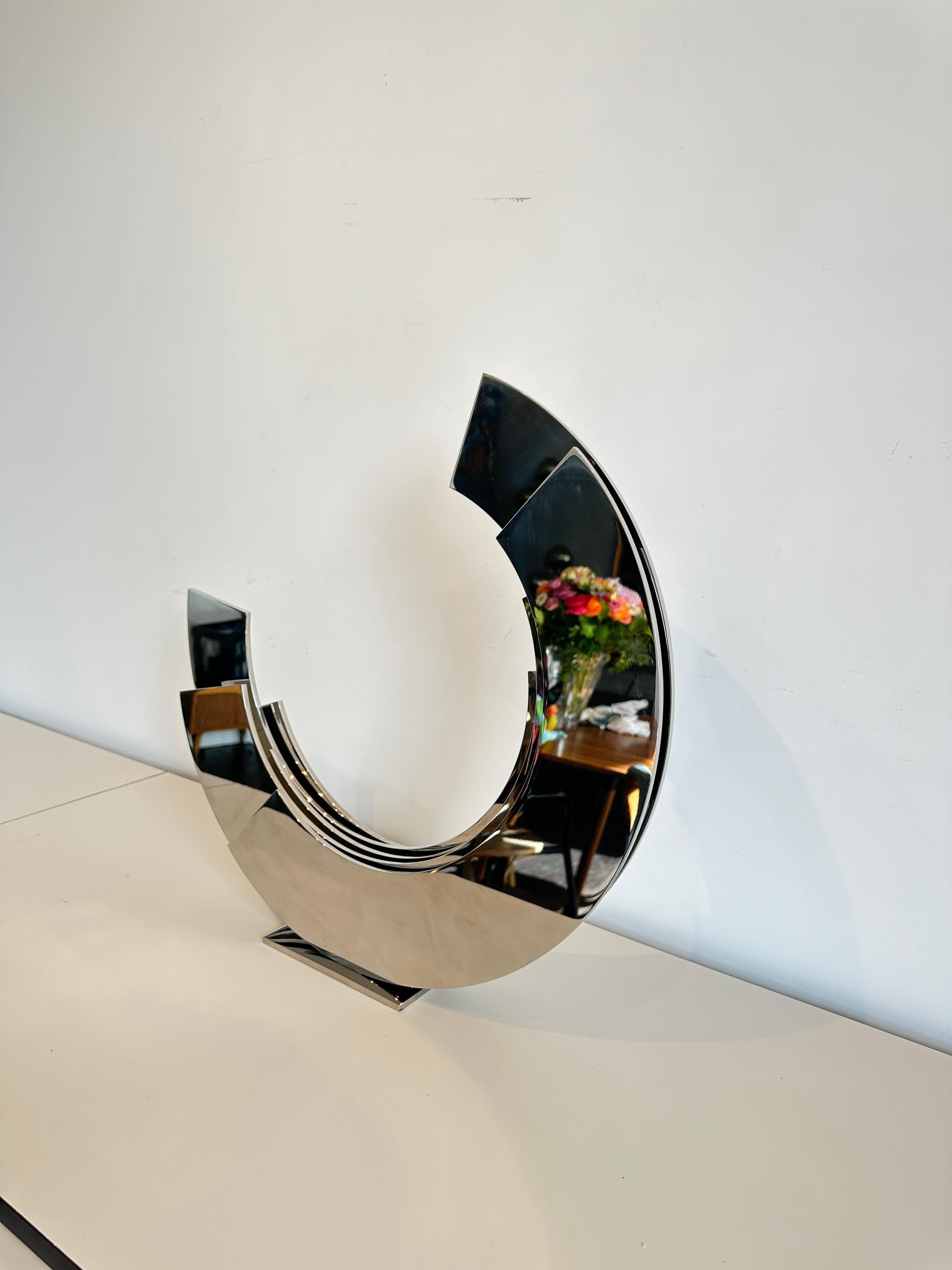 Silver Orbit di Kuno Vollet - Scultura contemporanea in ottone con base in argento in vendita 6