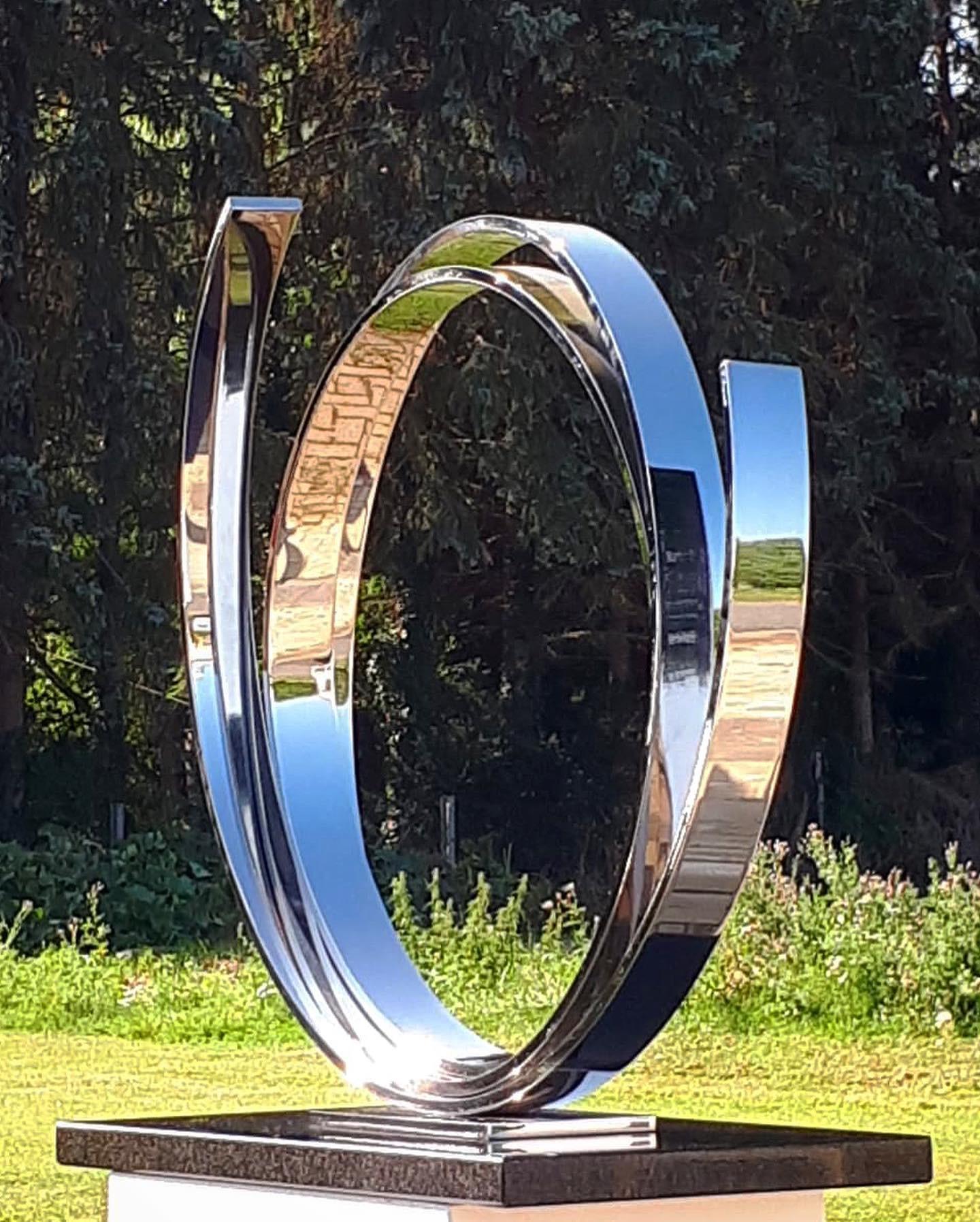 This beautiful large white sculpture can be used for indoor or outdoors. It is a stunning polished stainless steel and makes for an elegant statement in any garden, lobby or private home.

Artist: Kuno Vollet
Silver sculpture that reflects the light