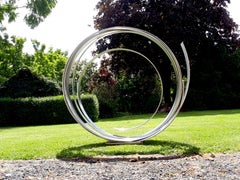 Silver Orbit by Kuno Vollet Sculpture contemporaine en acier inoxydable pour l'extérieur