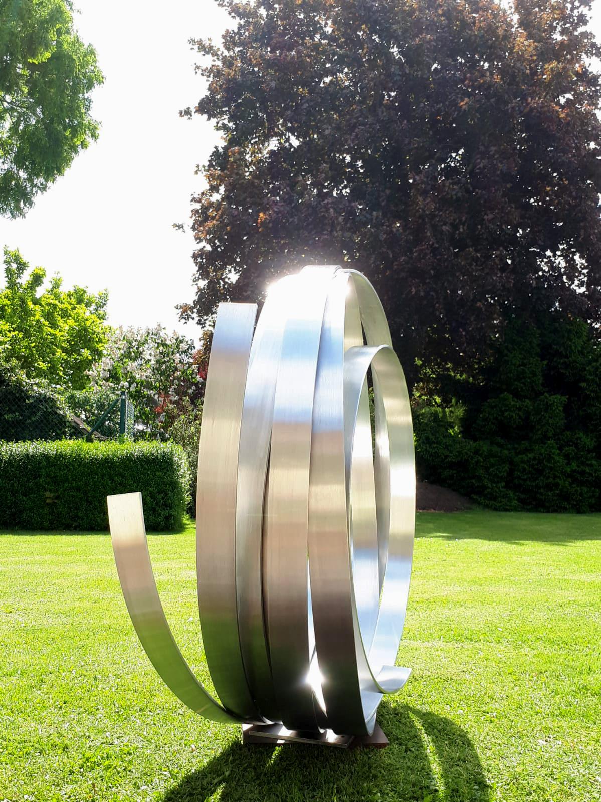 Silver Orbit di Kuno Vollet Scultura contemporanea in acciaio inox per esterni in vendita 2