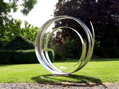 Silver Orbit by Kuno Vollet Sculpture contemporaine en acier inoxydable pour l'extérieur