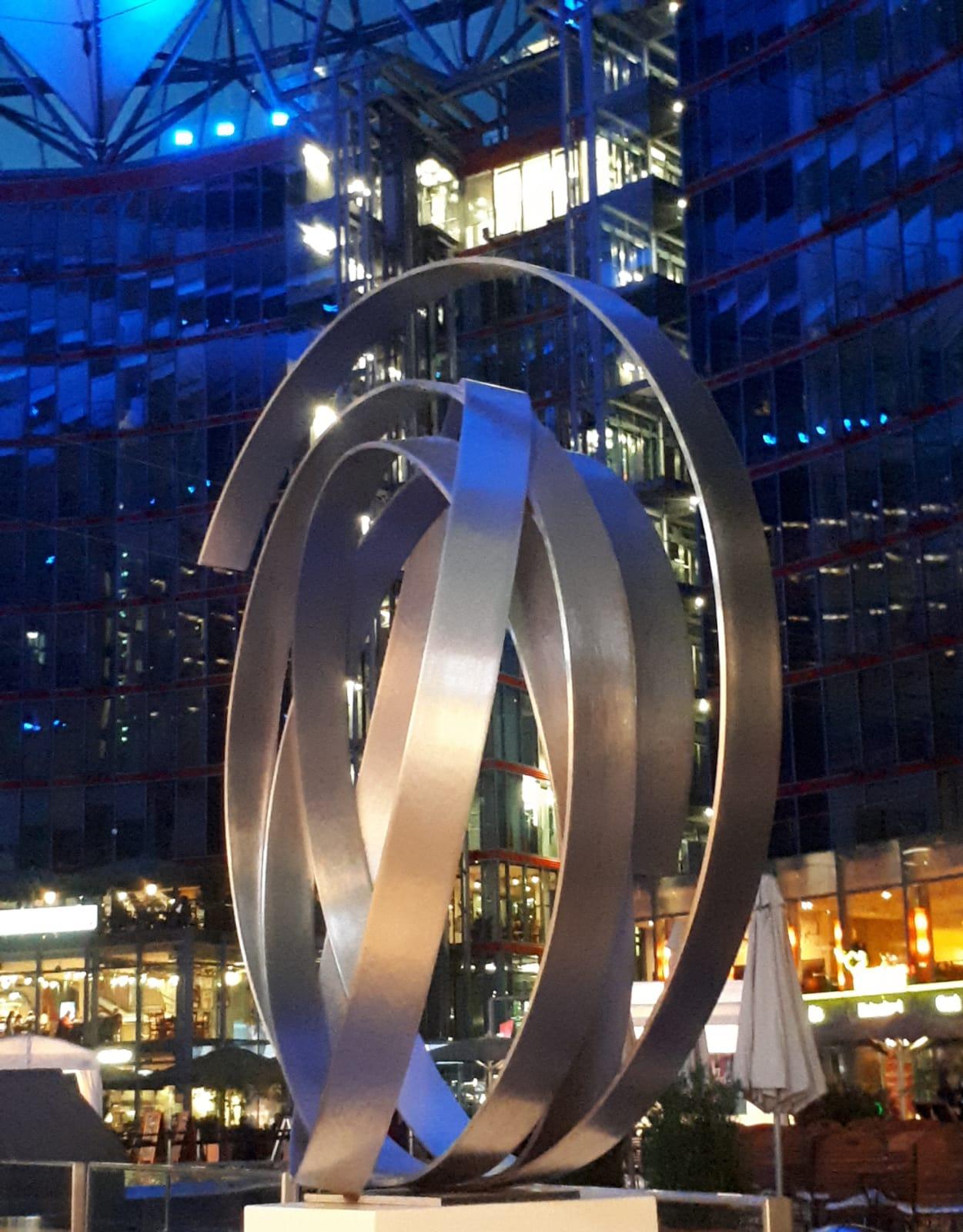 Silver Circle by Kuno Vollet - Contemporary indoor or outdoor sculpture For Sale 1
