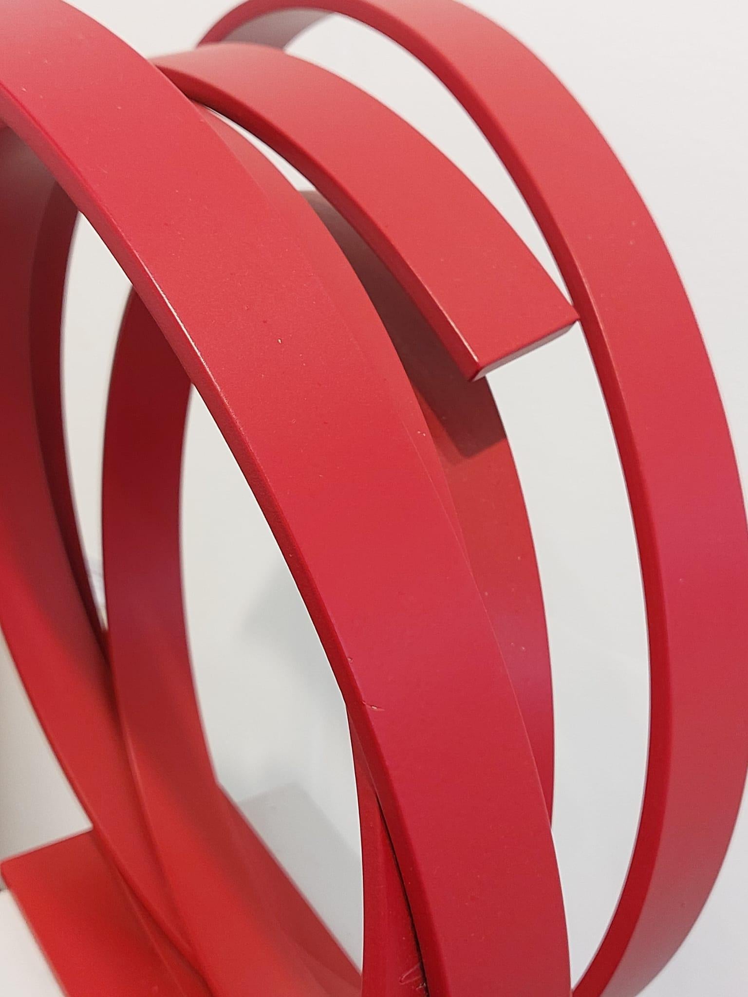 Pequeña órbita roja de Kuno Vollet - Gran escultura orbital redonda contemporánea en venta 3