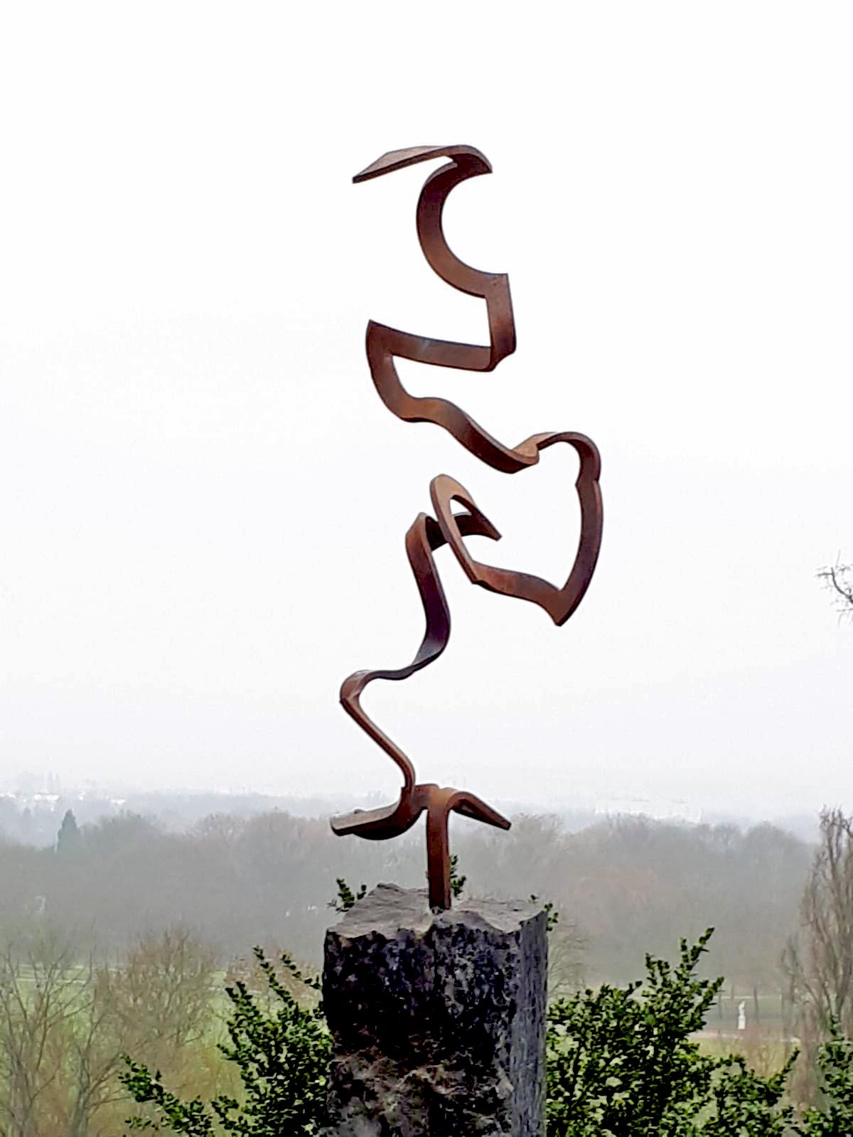 Steel Dance by Kuno Vollet Contemporary Steel Sculpture for indoor or outdoor For Sale 2