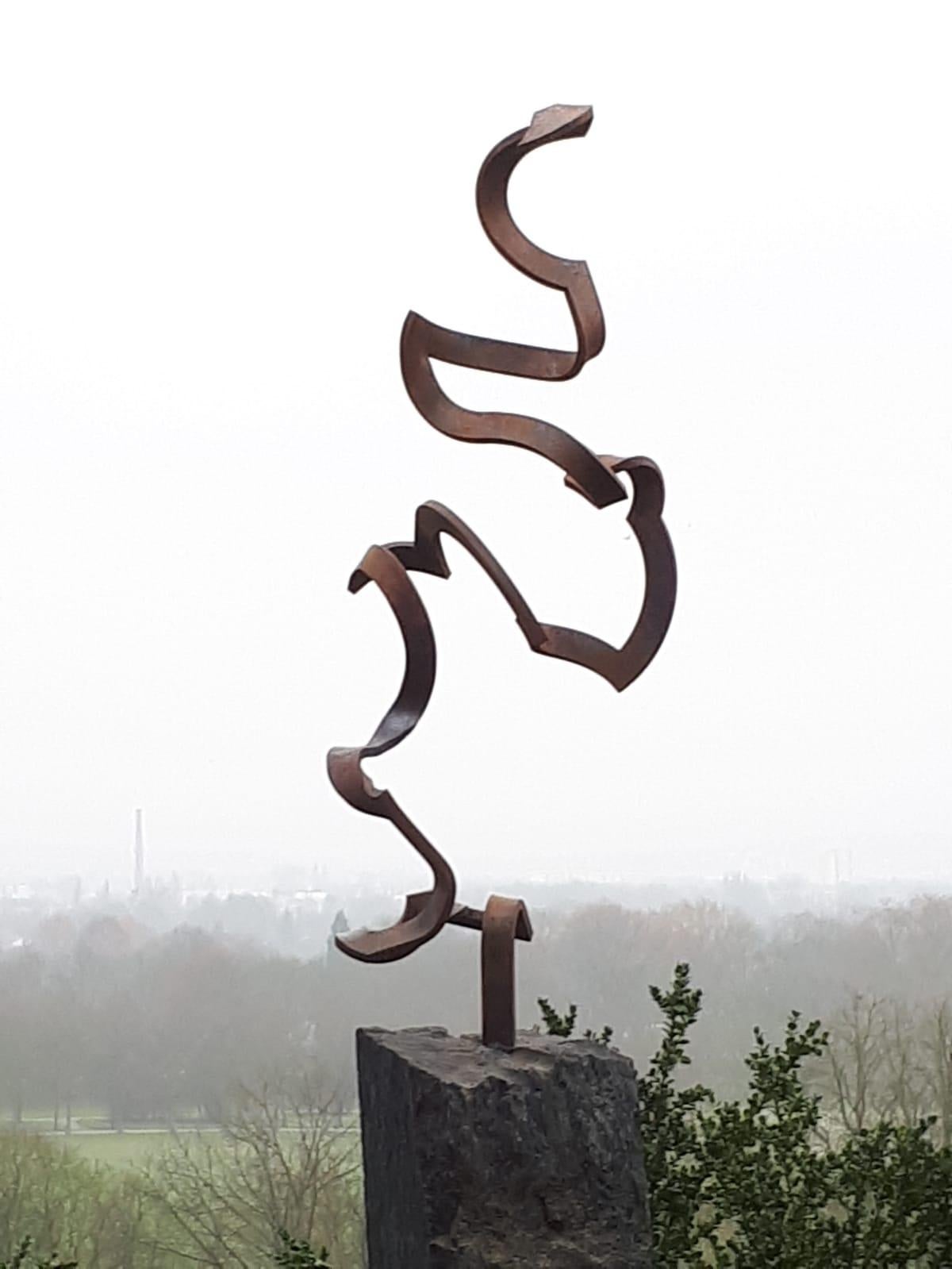 Steel Dance by Kuno Vollet Contemporary Steel Sculpture for indoor or outdoor For Sale 5