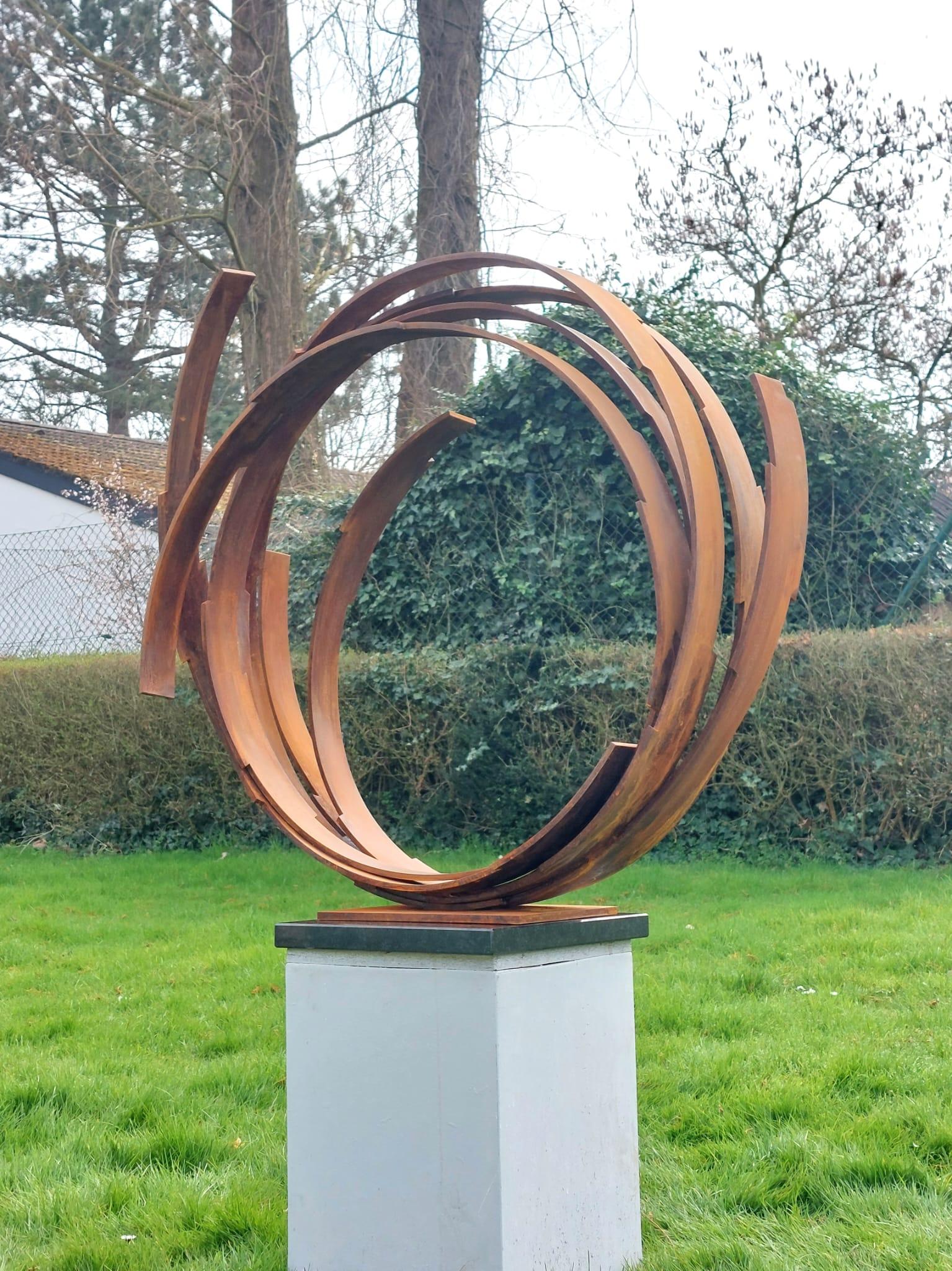 Steel Orbit by Kuno Vollet - Contemporary Rusted sculpture for Outdoors in vendita 4