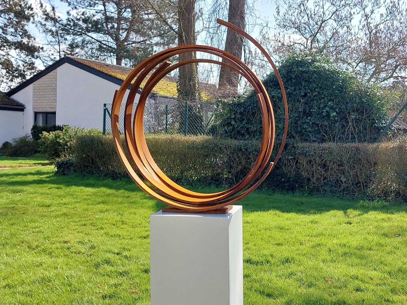 Steel Orbit by Kuno Vollet - Zeitgenössische verrostete Skulptur für den Außenbereich im Angebot 5