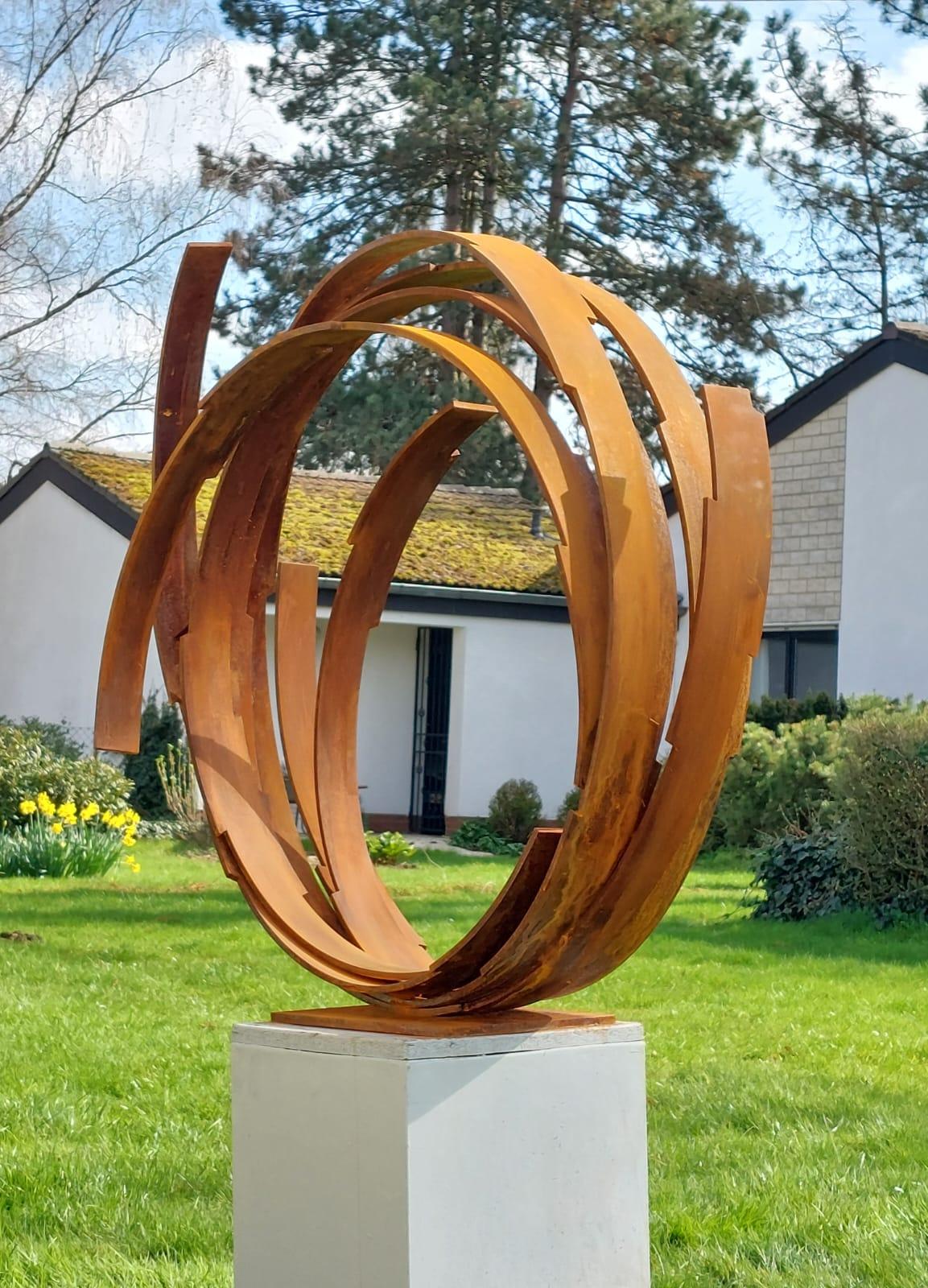 Contemporary rusted steel sculpture for inside or garden outdoor spaces.

Beautiful circle - sign for infinity. Stunning large artwork. Possible to put on a pedestal or directly on to the ground.
This artwork takes around 3 weeks to be packed and
