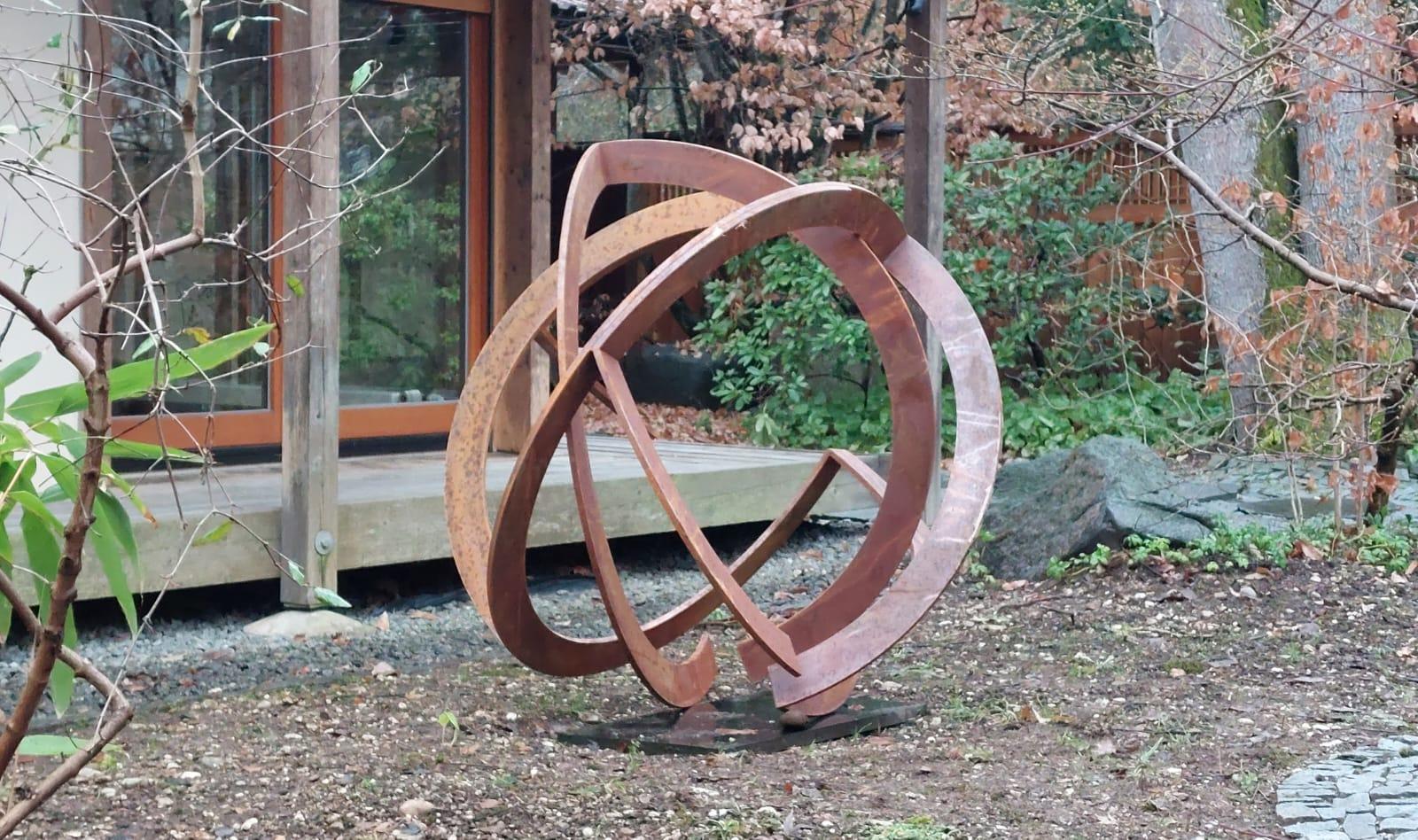 Órbita de acero de Kuno Vollet - Escultura contemporánea de acero oxidado para exteriores en venta 3