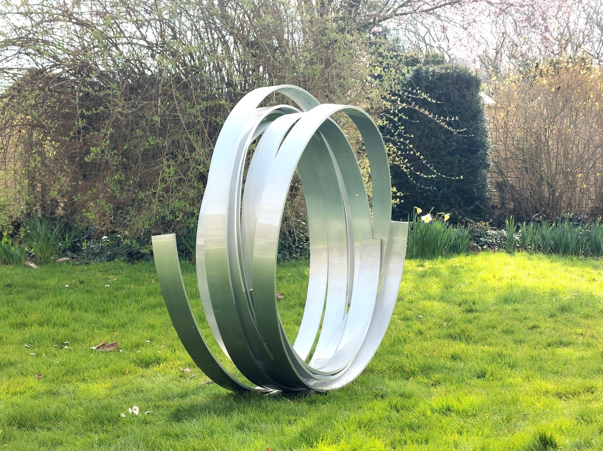 Timeless Orbit - Silver Contemporary Aluminum sculpture for Outdoors For Sale 3