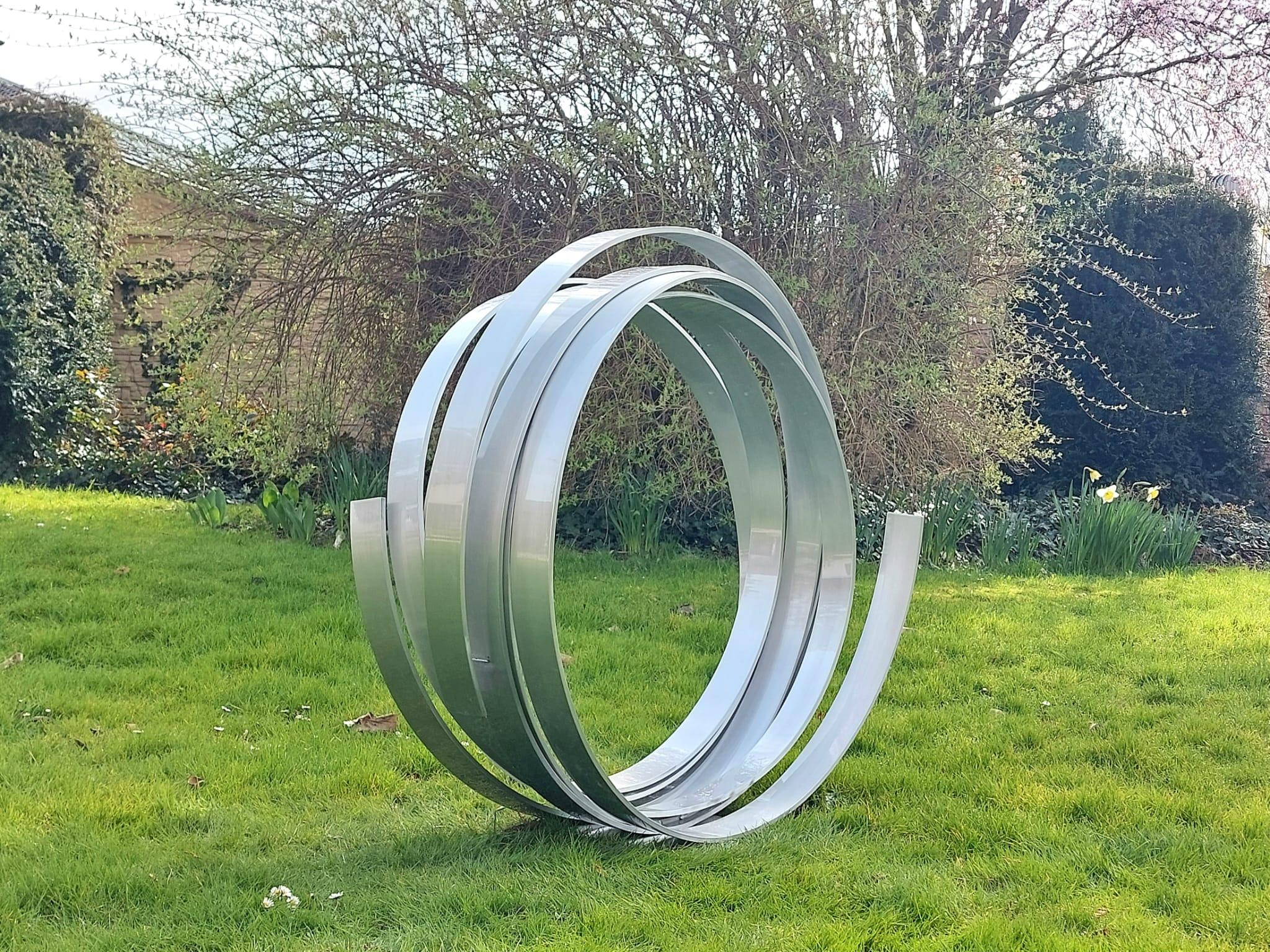 Timeless Orbit - Silver Contemporary Aluminum sculpture for Outdoors For Sale 4