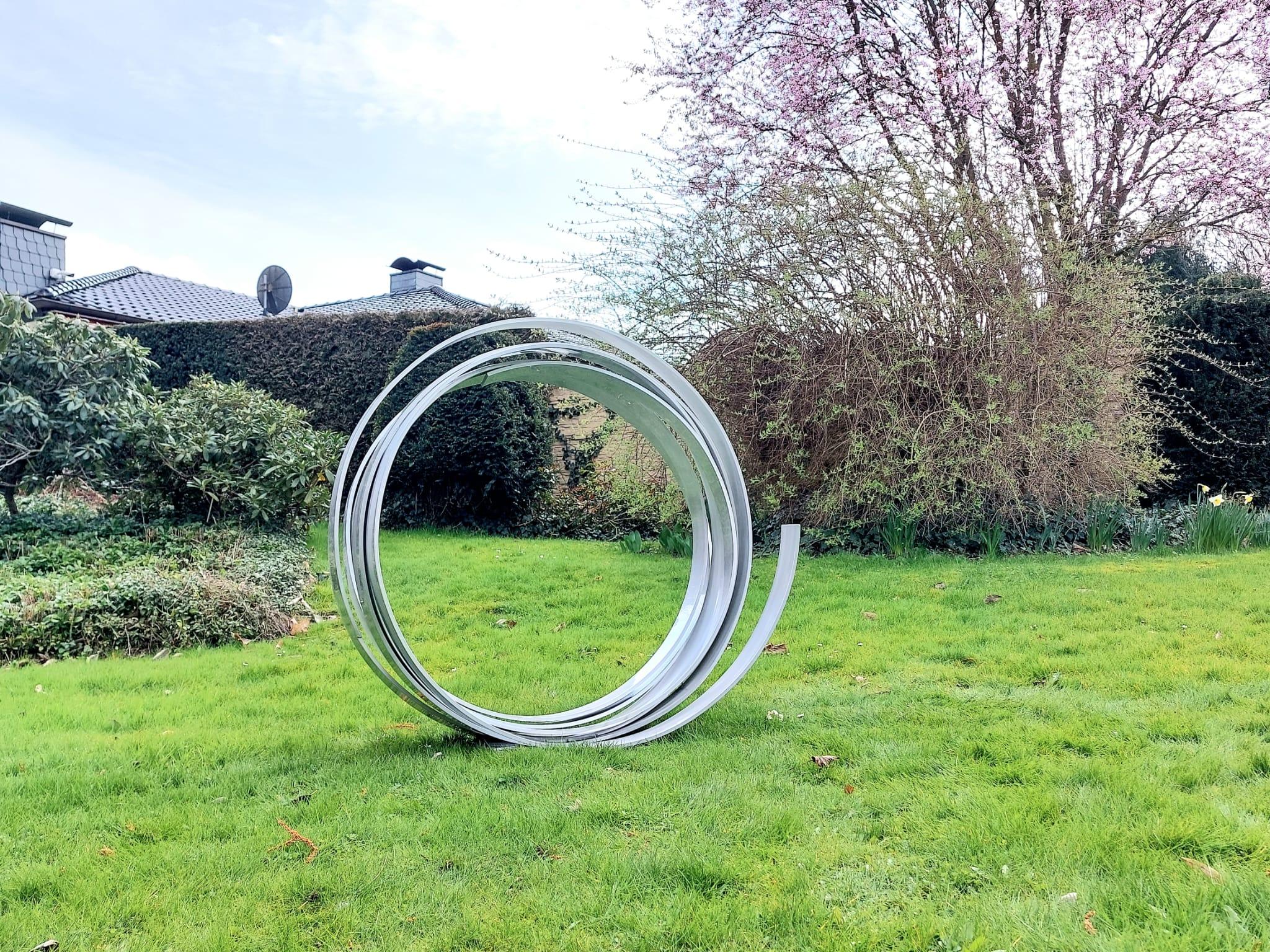 Timeless Orbit - Silver Contemporary Aluminum sculpture for Outdoors For Sale 5