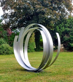 Timeless Orbit - Silver Sculpture contemporaine en aluminium pour l'extérieur