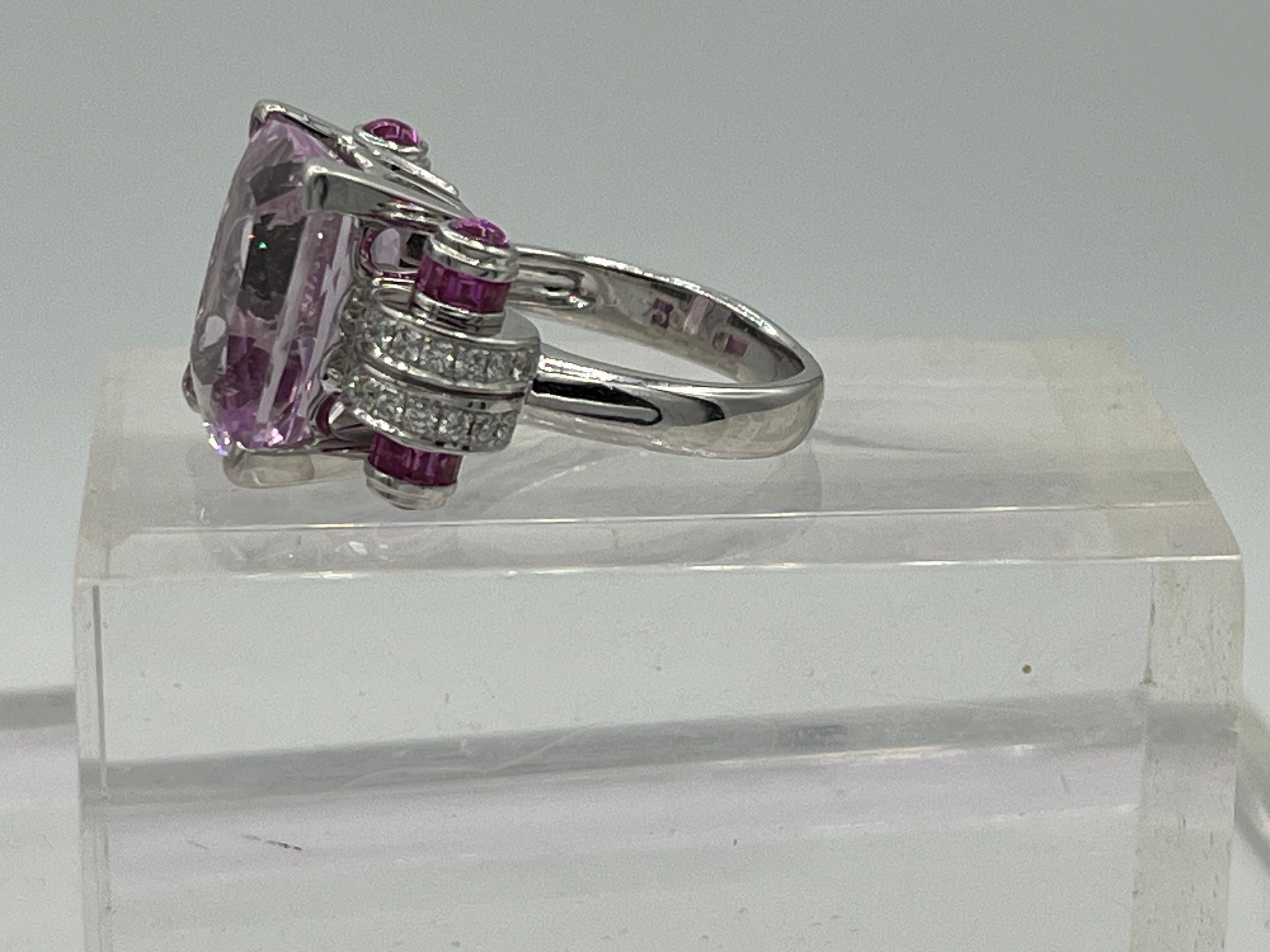 Women's Kunzit Diamond Saphire ring in 18k gold