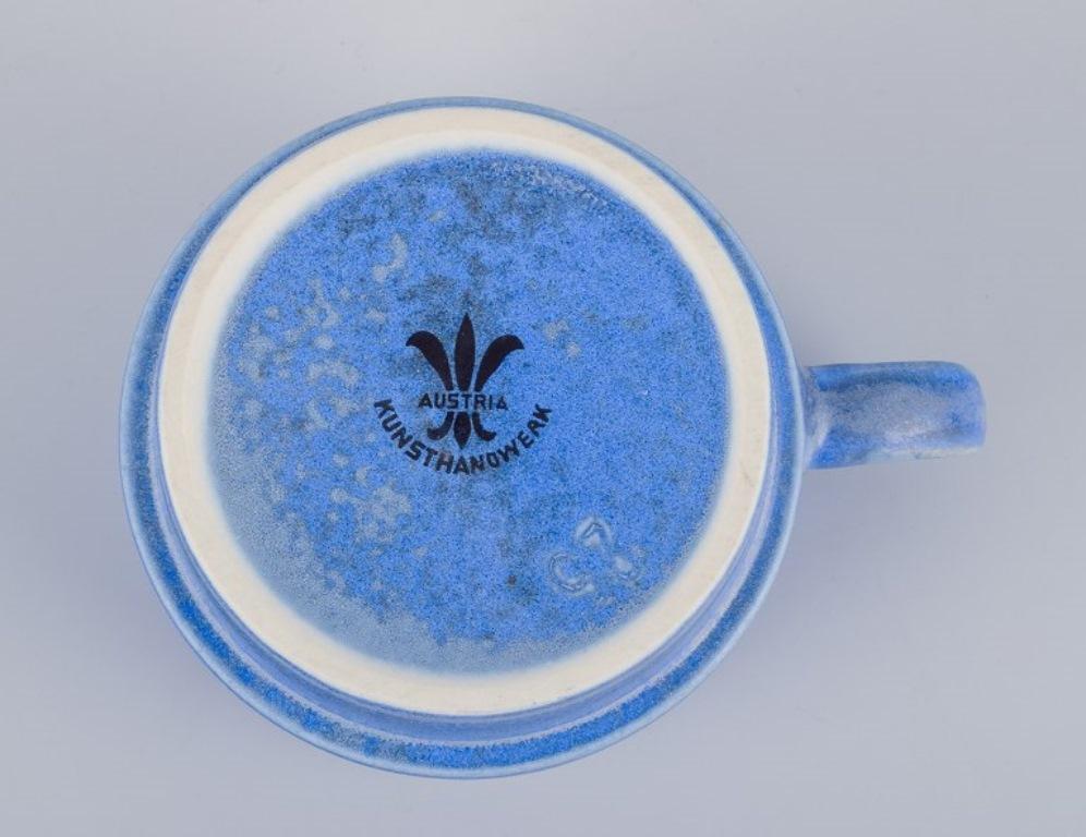 Milieu du XXe siècle Kunsthandwerk Autriche, service à thé pour trois en grès bleu clair. Années 1960/70. en vente