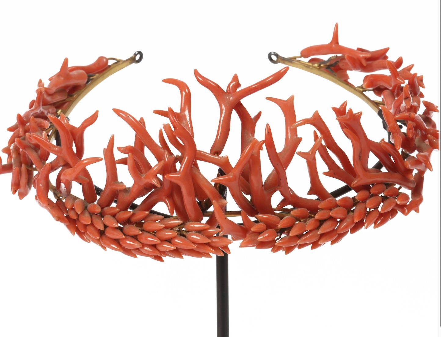 Kunstkammer Red Coral Crown or Tiara, Phillips Brothers London, circa 1850 In Excellent Condition In Amsterdam, NL