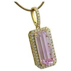 Kunzit 19,17 Karat Diamant-Anhänger aus 18 Karat Gelbgold mit raffiniertem Design
