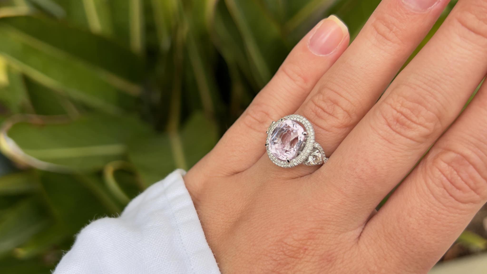 Oval Cut Kunzite 5 Carat Ring with Diamonds 18k Gold For Sale