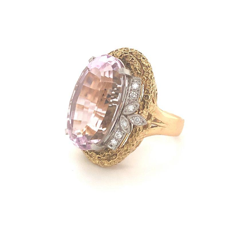 Brilliant Cut Kunzite and Diamond 18K Yellow Gold and Platinum Ring, circa 1960s For Sale