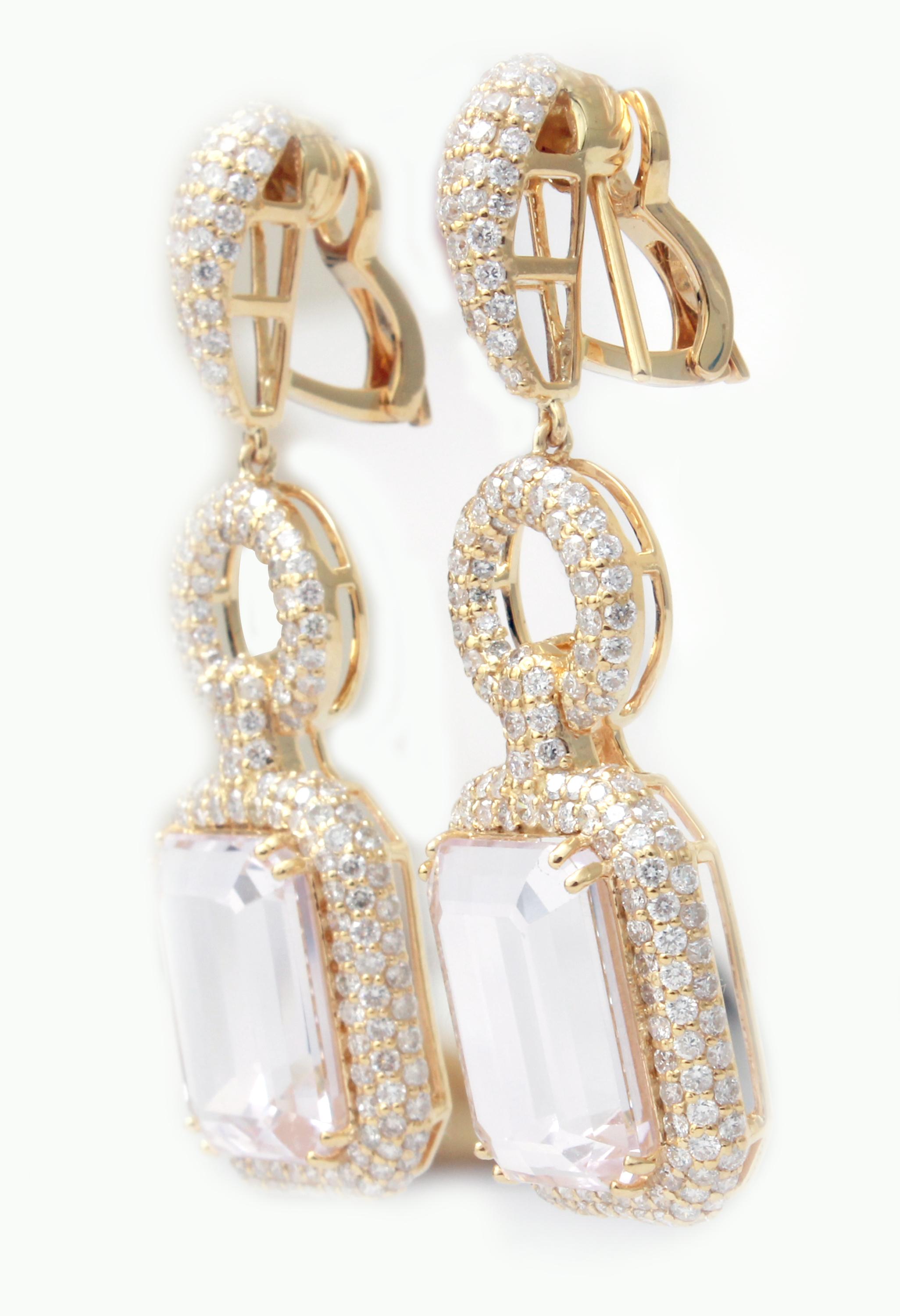 Gorgeous Pair of Earrings mounted with a pair of Kunzites weighing 30.47 carats, with 440 pieces of Round Cut White Diamonds weighing approx. 5.07 carats. The Earrings are made in 18K Yellow Gold and weighs approximately 14.650 grams.
